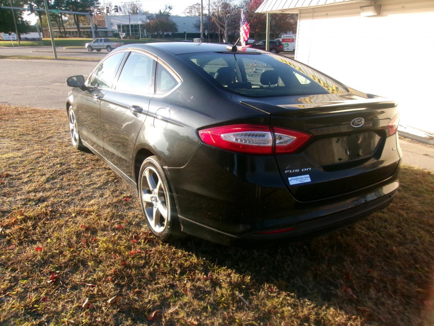 2015 Black Ford Fusion SE (3FA6P0H71FR) with an 2.5L L4 DOHC 16V engine, located at 2553 Airline Blvd, Portsmouth, VA, 23701, (757) 488-8331, 36.813889, -76.357597 - ***VEHICLE TERMS*** Down Payment: $799 Weekly Payment: $110 APR: 23.9% Repayment Terms: 42 Months *** CALL ELIZABETH SMITH - DIRECTOR OF MARKETING @ 757-488-8331 TO SCHEDULE YOUR APPOINTMENT TODAY AND GET PRE-APPROVED RIGHT OVER THE PHONE*** - Photo#7