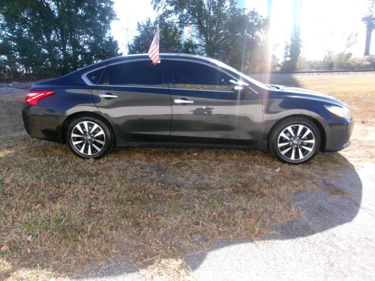 2016 Blue Nissan Altima 2.5 SL (1N4AL3AP3GC) with an 2.5L L4 DOHC 16V engine, CVT transmission, located at 2553 Airline Blvd, Portsmouth, VA, 23701, (757) 488-8331, 36.813889, -76.357597 - ***VEHICLE TERMS*** Down Payment: $999 Weekly Payment: $1120 APR: 23.9% Repayment Terms: 42 Months *** CALL ELIZABETH SMITH - DIRECTOR OF MARKETING @ 757-488-8331 TO SCHEDULE YOUR APPOINTMENT TODAY AND GET PRE-APPROVED RIGHT OVER THE PHONE*** - Photo#4