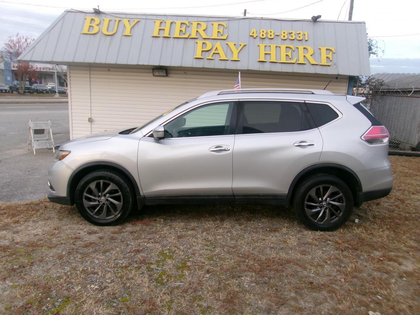 2016 Silver Nissan Rogue S AWD (5N1AT2MV0GC) with an 2.5L L4 DOHC 16V engine, CVT transmission, located at 2553 Airline Blvd, Portsmouth, VA, 23701, (757) 488-8331, 36.813889, -76.357597 - ***VEHICLE TERMS*** Down Payment: $999 Weekly Payment: $115 APR: 23.9% Repayment Terms: 42 Months *** CALL ELIZABETH SMITH - DIRECTOR OF MARKETING @ 757-488-8331 TO SCHEDULE YOUR APPOINTMENT TODAY AND GET PRE-APPROVED RIGHT OVER THE PHONE*** - Photo#0
