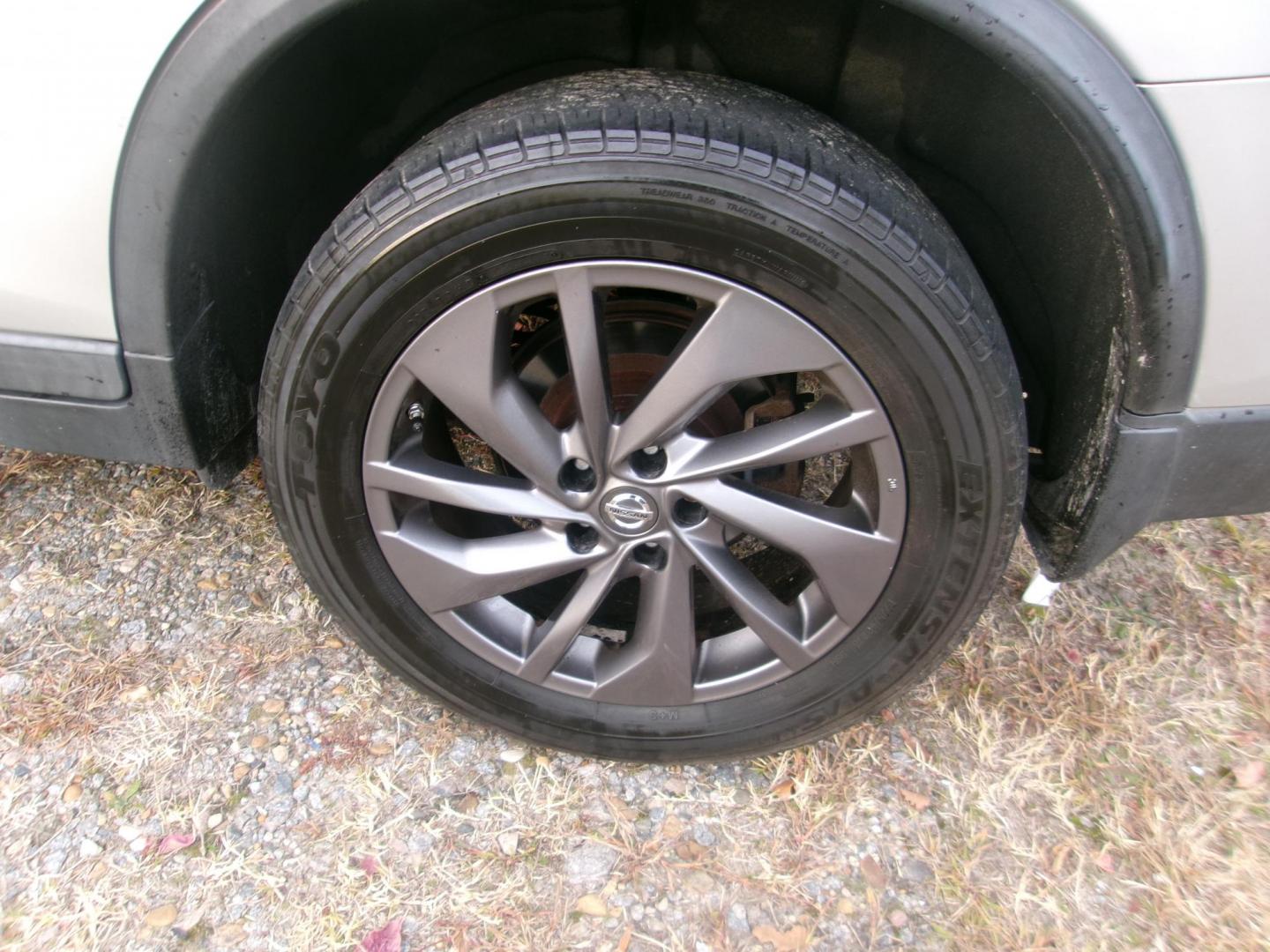 2016 Silver Nissan Rogue S AWD (5N1AT2MV0GC) with an 2.5L L4 DOHC 16V engine, CVT transmission, located at 2553 Airline Blvd, Portsmouth, VA, 23701, (757) 488-8331, 36.813889, -76.357597 - ***VEHICLE TERMS*** Down Payment: $999 Weekly Payment: $115 APR: 23.9% Repayment Terms: 42 Months *** CALL ELIZABETH SMITH - DIRECTOR OF MARKETING @ 757-488-8331 TO SCHEDULE YOUR APPOINTMENT TODAY AND GET PRE-APPROVED RIGHT OVER THE PHONE*** - Photo#8