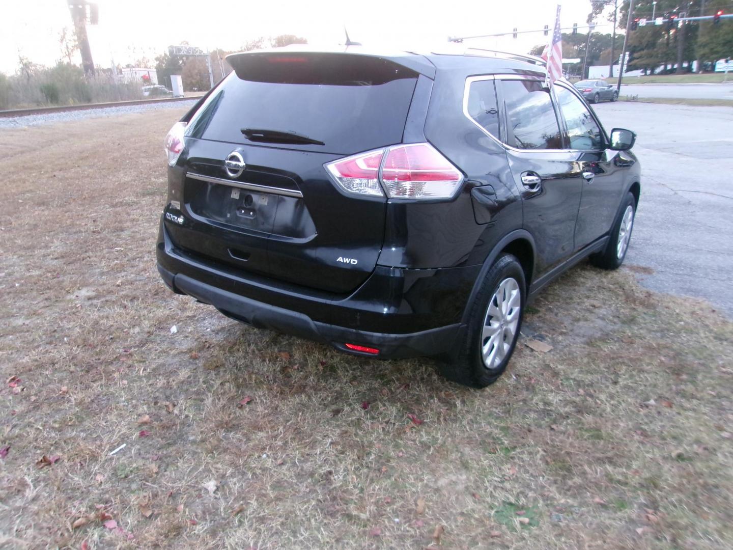 2016 Black Nissan Rogue SV AWD (KNMAT2MV8GP) with an 2.5L L4 DOHC 16V engine, CVT transmission, located at 2553 Airline Blvd, Portsmouth, VA, 23701, (757) 488-8331, 36.813889, -76.357597 - ***VEHICLE TERMS*** Down Payment: $999 Weekly Payment: $115 APR: 23.9% Repayment Terms: 42 Months *** CALL ELIZABETH SMITH - DIRECTOR OF MARKETING @ 757-488-8331 TO SCHEDULE YOUR APPOINTMENT TODAY AND GET PRE-APPROVED RIGHT OVER THE PHONE*** - Photo#5