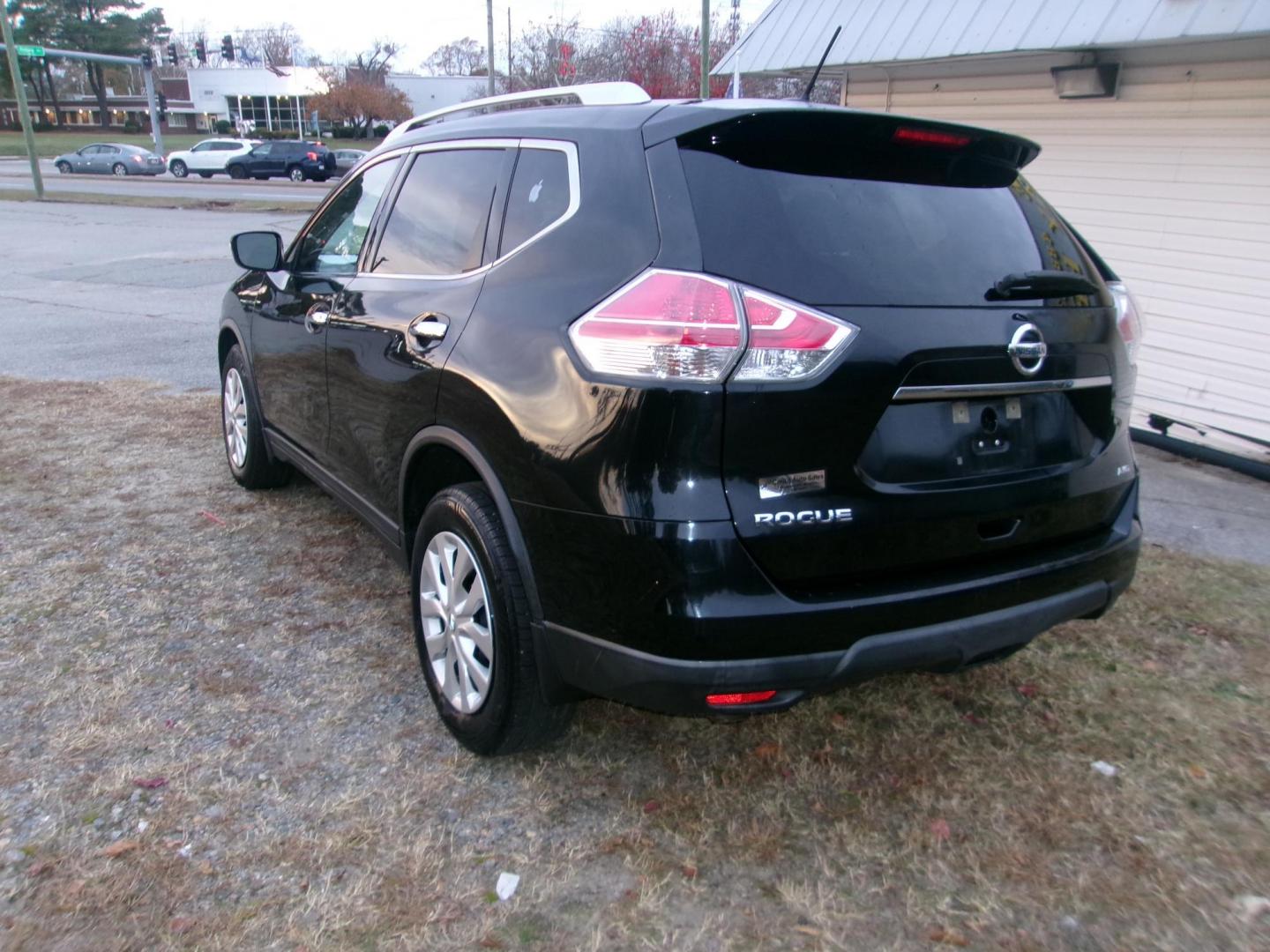2016 Black Nissan Rogue SV AWD (KNMAT2MV8GP) with an 2.5L L4 DOHC 16V engine, CVT transmission, located at 2553 Airline Blvd, Portsmouth, VA, 23701, (757) 488-8331, 36.813889, -76.357597 - ***VEHICLE TERMS*** Down Payment: $999 Weekly Payment: $115 APR: 23.9% Repayment Terms: 42 Months *** CALL ELIZABETH SMITH - DIRECTOR OF MARKETING @ 757-488-8331 TO SCHEDULE YOUR APPOINTMENT TODAY AND GET PRE-APPROVED RIGHT OVER THE PHONE*** - Photo#7