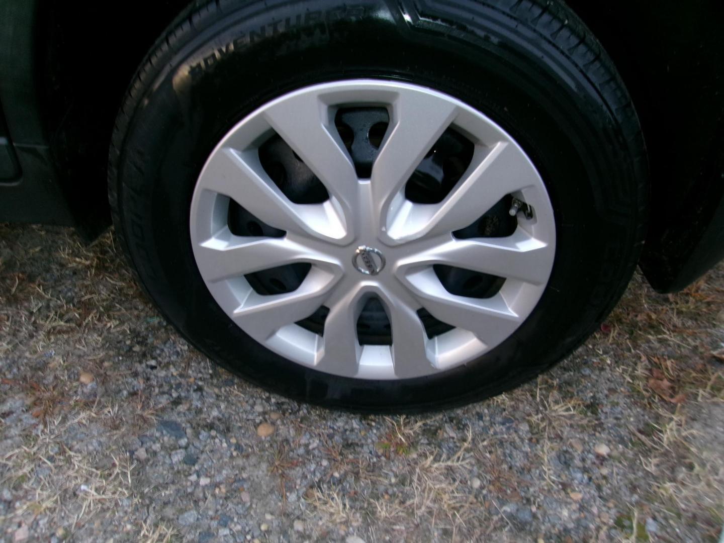 2016 Black Nissan Rogue SV AWD (KNMAT2MV8GP) with an 2.5L L4 DOHC 16V engine, CVT transmission, located at 2553 Airline Blvd, Portsmouth, VA, 23701, (757) 488-8331, 36.813889, -76.357597 - ***VEHICLE TERMS*** Down Payment: $999 Weekly Payment: $115 APR: 23.9% Repayment Terms: 42 Months *** CALL ELIZABETH SMITH - DIRECTOR OF MARKETING @ 757-488-8331 TO SCHEDULE YOUR APPOINTMENT TODAY AND GET PRE-APPROVED RIGHT OVER THE PHONE*** - Photo#8