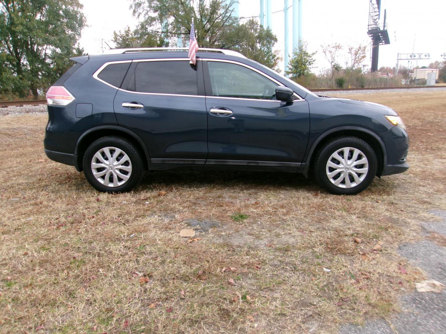 2016 Blue Nissan Rogue S 2WD (5N1AT2MT7GC) with an 2.5L L4 DOHC 16V engine, CVT transmission, located at 2553 Airline Blvd, Portsmouth, VA, 23701, (757) 488-8331, 36.813889, -76.357597 - ***VEHICLE TERMS*** Down Payment: $999 Weekly Payment: $115 APR: 23.9% Repayment Terms: 42 Months *** CALL ELIZABETH SMITH - DIRECTOR OF MARKETING @ 757-488-8331 TO SCHEDULE YOUR APPOINTMENT TODAY AND GET PRE-APPROVED RIGHT OVER THE PHONE*** - Photo#4