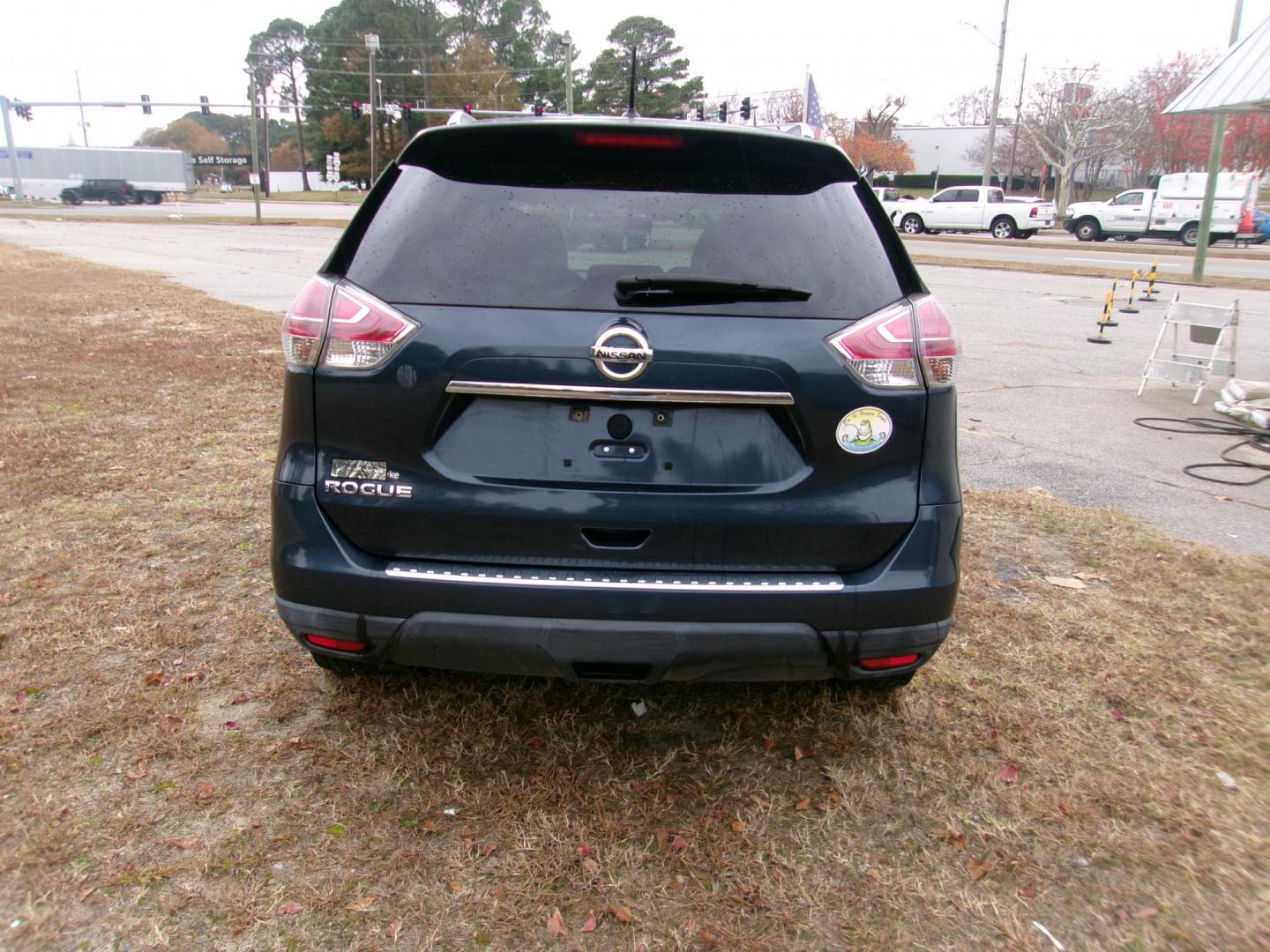 2016 Blue Nissan Rogue S 2WD (5N1AT2MT7GC) with an 2.5L L4 DOHC 16V engine, CVT transmission, located at 2553 Airline Blvd, Portsmouth, VA, 23701, (757) 488-8331, 36.813889, -76.357597 - ***VEHICLE TERMS*** Down Payment: $999 Weekly Payment: $115 APR: 23.9% Repayment Terms: 42 Months *** CALL ELIZABETH SMITH - DIRECTOR OF MARKETING @ 757-488-8331 TO SCHEDULE YOUR APPOINTMENT TODAY AND GET PRE-APPROVED RIGHT OVER THE PHONE*** - Photo#6