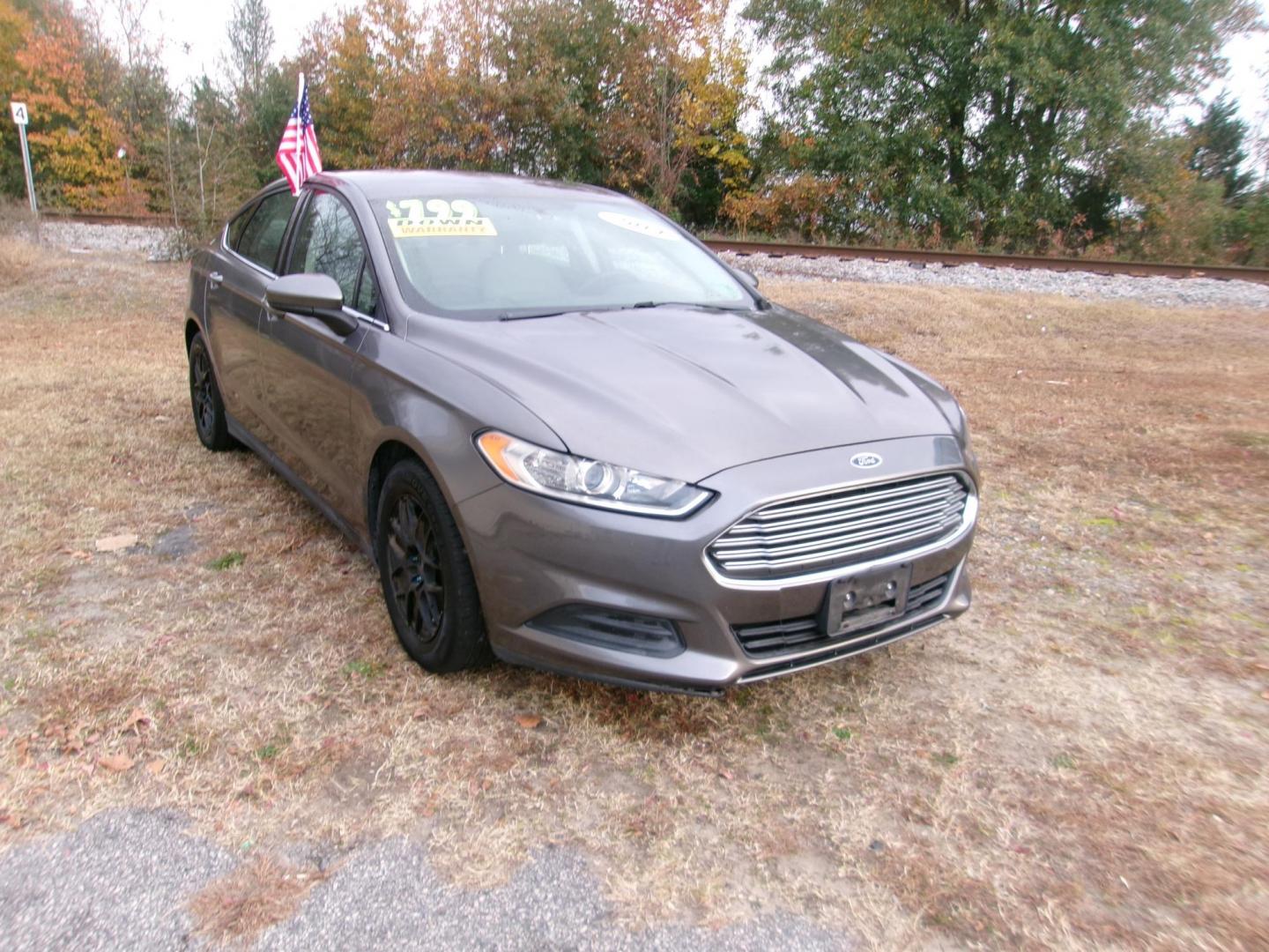 2014 Gray Ford Fusion S (1FA6P0G7XE5) with an 2.5L L4 DOHC 16V engine, located at 2553 Airline Blvd, Portsmouth, VA, 23701, (757) 488-8331, 36.813889, -76.357597 - ***VEHICLE TERMS*** Down Payment: $799 Weekly Payment: $110 APR: 23.9% Repayment Terms: 42 Months *** CALL ELIZABETH SMITH - DIRECTOR OF MARKETING @ 757-488-8331 TO SCHEDULE YOUR APPOINTMENT TODAY AND GET PRE-APPROVED RIGHT OVER THE PHONE*** - Photo#3