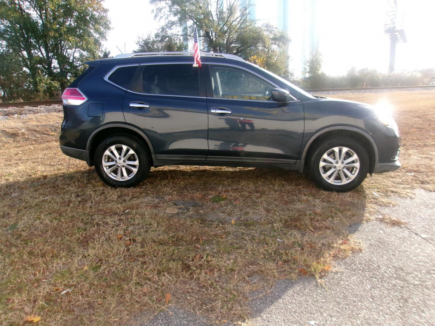 2016 Blue Nissan Rogue SV AWD (KNMAT2MV1GP) with an 2.5L L4 DOHC 16V engine, CVT transmission, located at 2553 Airline Blvd, Portsmouth, VA, 23701, (757) 488-8331, 36.813889, -76.357597 - ***VEHICLE TERMS*** Down Payment: $999 Weekly Payment: $115 APR: 23.9% Repayment Terms: 42 Months *** CALL ELIZABETH SMITH - DIRECTOR OF MARKETING @ 757-488-8331 TO SCHEDULE YOUR APPOINTMENT TODAY AND GET PRE-APPROVED RIGHT OVER THE PHONE*** - Photo#4