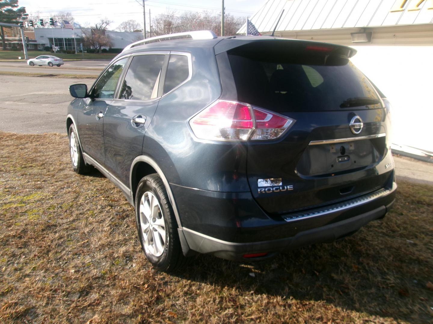 2016 Blue Nissan Rogue SV AWD (KNMAT2MV1GP) with an 2.5L L4 DOHC 16V engine, CVT transmission, located at 2553 Airline Blvd, Portsmouth, VA, 23701, (757) 488-8331, 36.813889, -76.357597 - ***VEHICLE TERMS*** Down Payment: $999 Weekly Payment: $115 APR: 23.9% Repayment Terms: 42 Months *** CALL ELIZABETH SMITH - DIRECTOR OF MARKETING @ 757-488-8331 TO SCHEDULE YOUR APPOINTMENT TODAY AND GET PRE-APPROVED RIGHT OVER THE PHONE*** - Photo#7