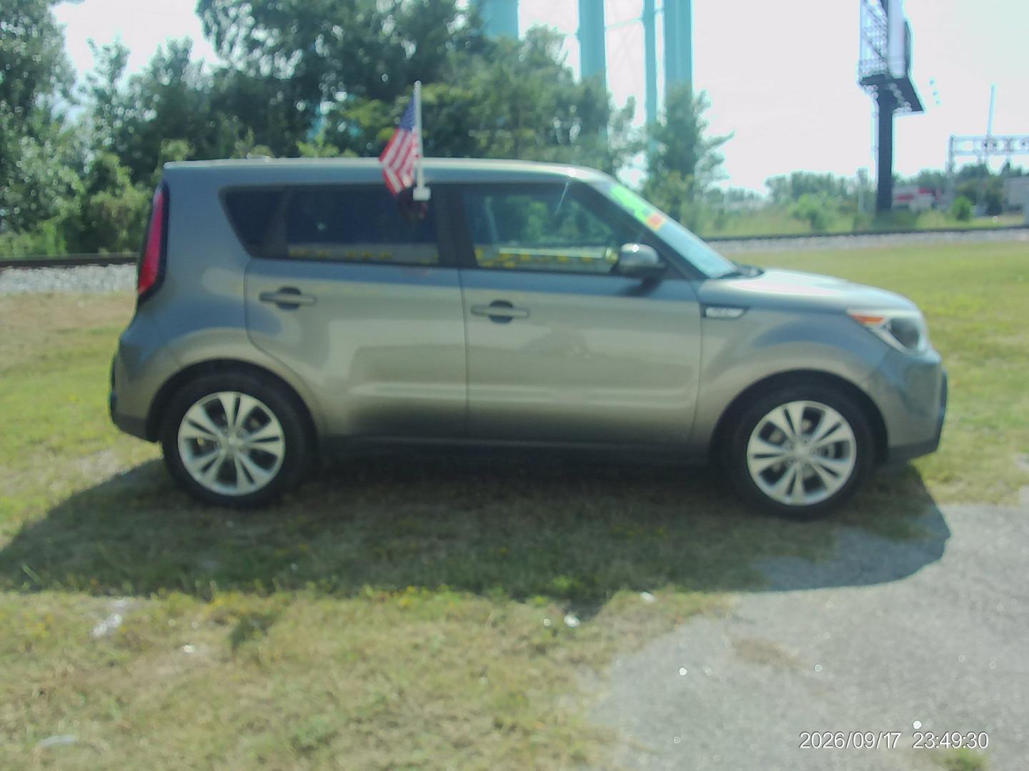 2016 Gray Kia Soul + (KNDJP3A54G7) with an 2.0L L4 DOHC 16V engine, 6A transmission, located at 2553 Airline Blvd, Portsmouth, VA, 23701, (757) 488-8331, 36.813889, -76.357597 - ***VEHICLE TERMS*** Down Payment: $699 Weekly Payment: $110 APR: 23.9% Repayment Terms: 42 Months *** CALL ELIZABETH SMITH - DIRECTOR OF MARKETING @ 757-488-8331 TO SCHEDULE YOUR APPOINTMENT TODAY AND GET PRE-APPROVED RIGHT OVER THE PHONE***- Photo#4
