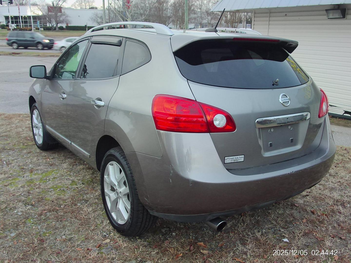 2011 Gray Nissan Rogue S AWD (JN8AS5MV5BW) with an 2.5L L4 DOHC 16V engine, CVT transmission, located at 2553 Airline Blvd, Portsmouth, VA, 23701, (757) 488-8331, 36.813889, -76.357597 - Photo#7