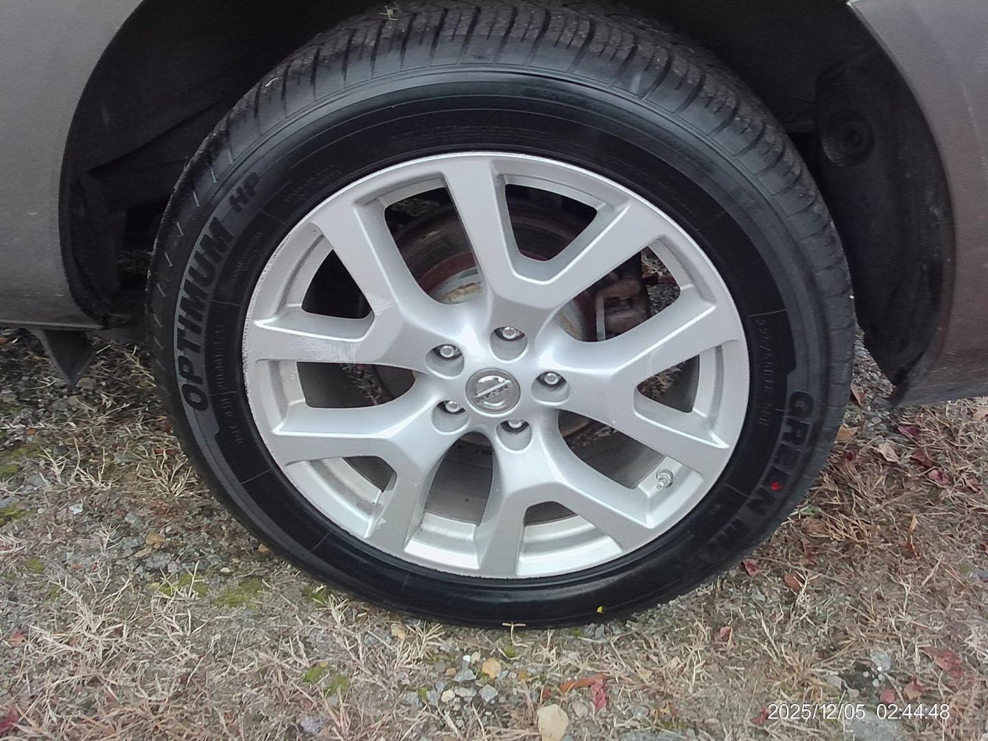 2011 Gray Nissan Rogue S AWD (JN8AS5MV5BW) with an 2.5L L4 DOHC 16V engine, CVT transmission, located at 2553 Airline Blvd, Portsmouth, VA, 23701, (757) 488-8331, 36.813889, -76.357597 - Photo#8