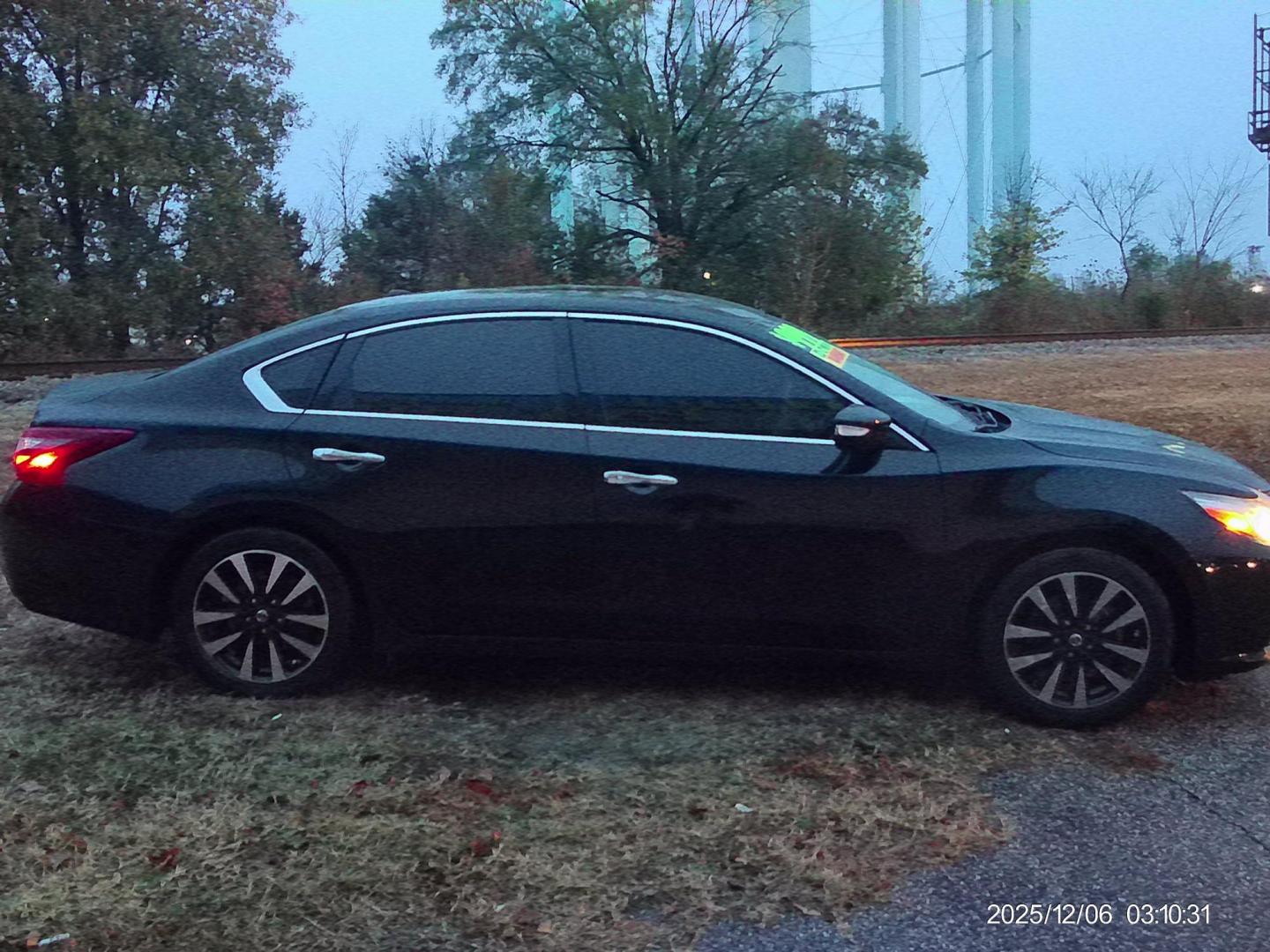 2018 Black Nissan Altima 2.5 (1N4AL3APXJC) with an 2.5L L4 DOHC 16V engine, CVT transmission, located at 2553 Airline Blvd, Portsmouth, VA, 23701, (757) 488-8331, 36.813889, -76.357597 - ***VEHICLE TERMS*** Down Payment: $999 Weekly Payment: $115 APR: 23.9% Repayment Terms: 42 Months *** CALL ELIZABETH SMITH - DIRECTOR OF MARKETING @ 757-488-8331 TO SCHEDULE YOUR APPOINTMENT TODAY AND GET PRE-APPROVED RIGHT OVER THE PHONE*** - Photo#4