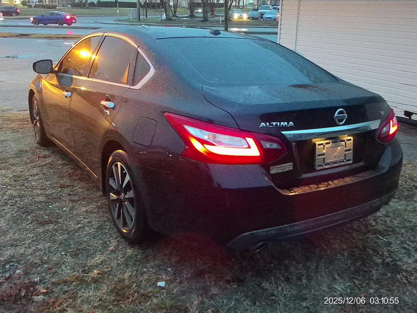 2018 Black Nissan Altima 2.5 (1N4AL3APXJC) with an 2.5L L4 DOHC 16V engine, CVT transmission, located at 2553 Airline Blvd, Portsmouth, VA, 23701, (757) 488-8331, 36.813889, -76.357597 - ***VEHICLE TERMS*** Down Payment: $999 Weekly Payment: $115 APR: 23.9% Repayment Terms: 42 Months *** CALL ELIZABETH SMITH - DIRECTOR OF MARKETING @ 757-488-8331 TO SCHEDULE YOUR APPOINTMENT TODAY AND GET PRE-APPROVED RIGHT OVER THE PHONE*** - Photo#7