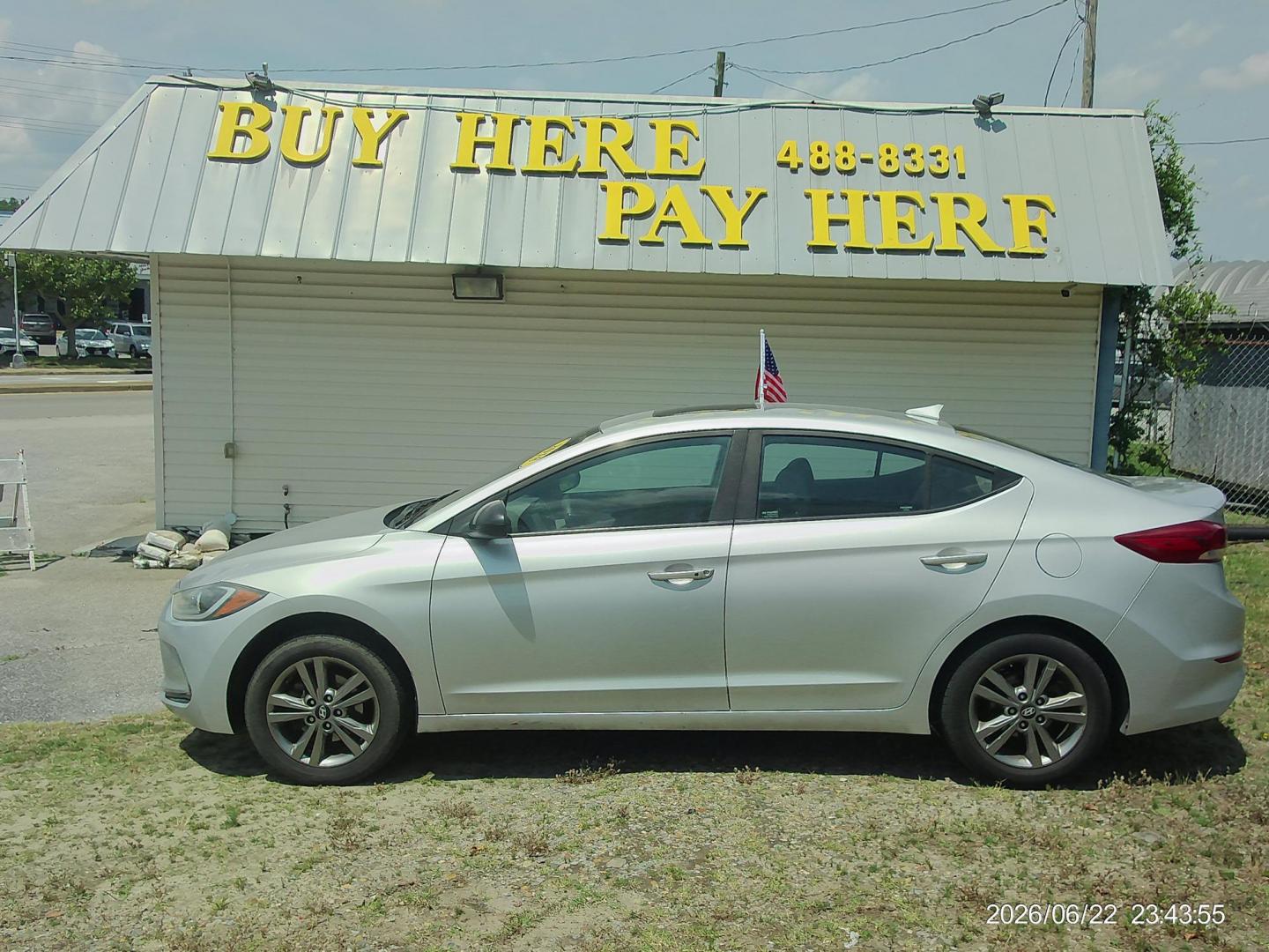 2018 Silver Hyundai Elantra Limited (KMHD84LF6JU) with an 1.8L L4 DOHC 16V engine, 6A transmission, located at 2553 Airline Blvd, Portsmouth, VA, 23701, (757) 488-8331, 36.813889, -76.357597- Photo#0