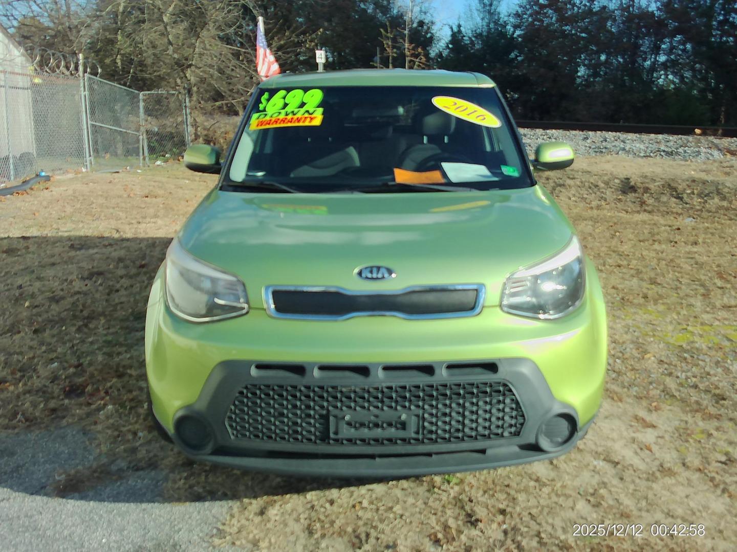 2016 Green Kia Soul Base 6A (KNDJN2A29G7) with an 1.6L L4 DOHC 16V engine, Manual transmission, located at 2553 Airline Blvd, Portsmouth, VA, 23701, (757) 488-8331, 36.813889, -76.357597 - Photo#2