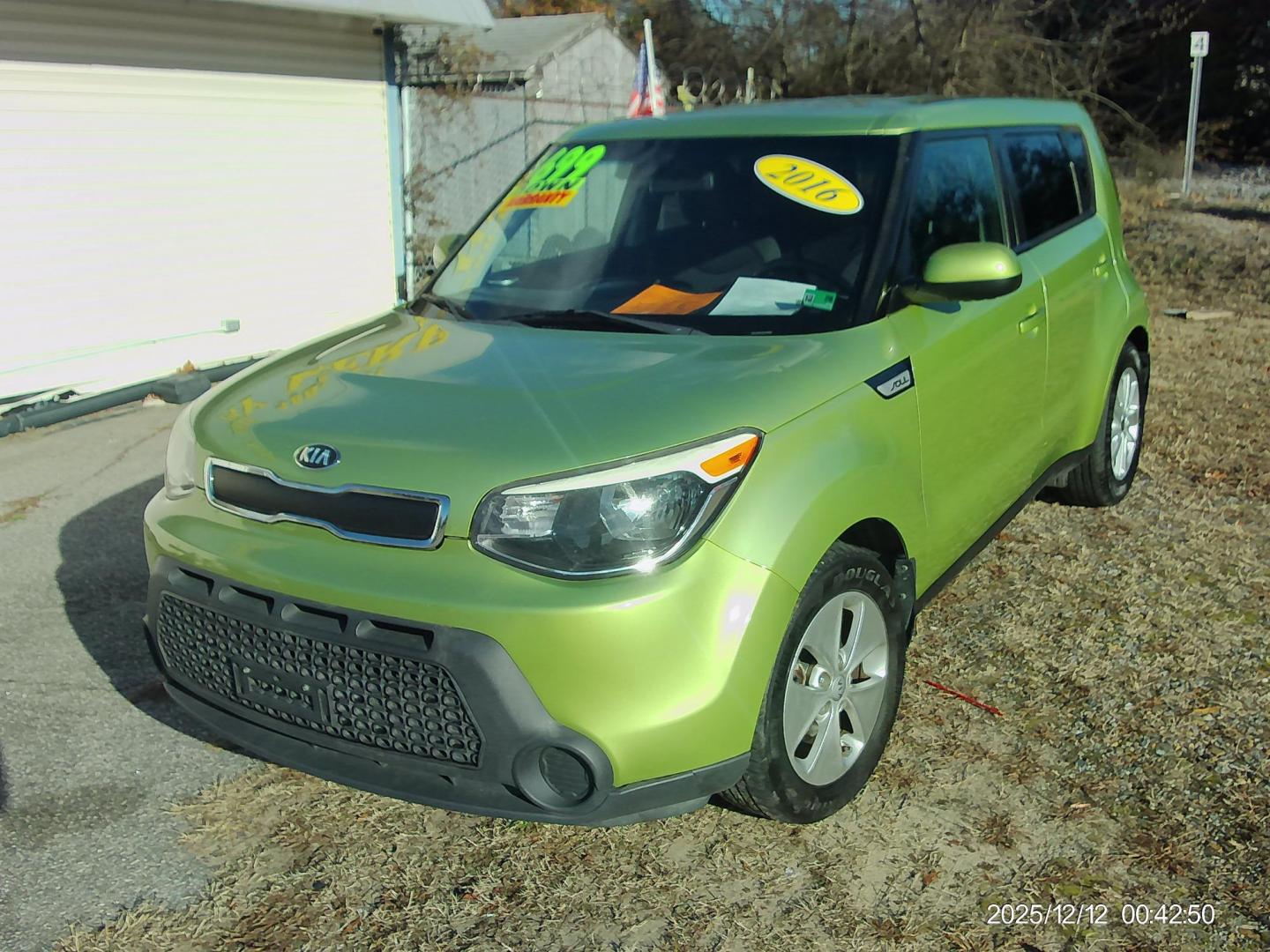 2016 Green Kia Soul Base 6A (KNDJN2A29G7) with an 1.6L L4 DOHC 16V engine, Manual transmission, located at 2553 Airline Blvd, Portsmouth, VA, 23701, (757) 488-8331, 36.813889, -76.357597 - Photo#1