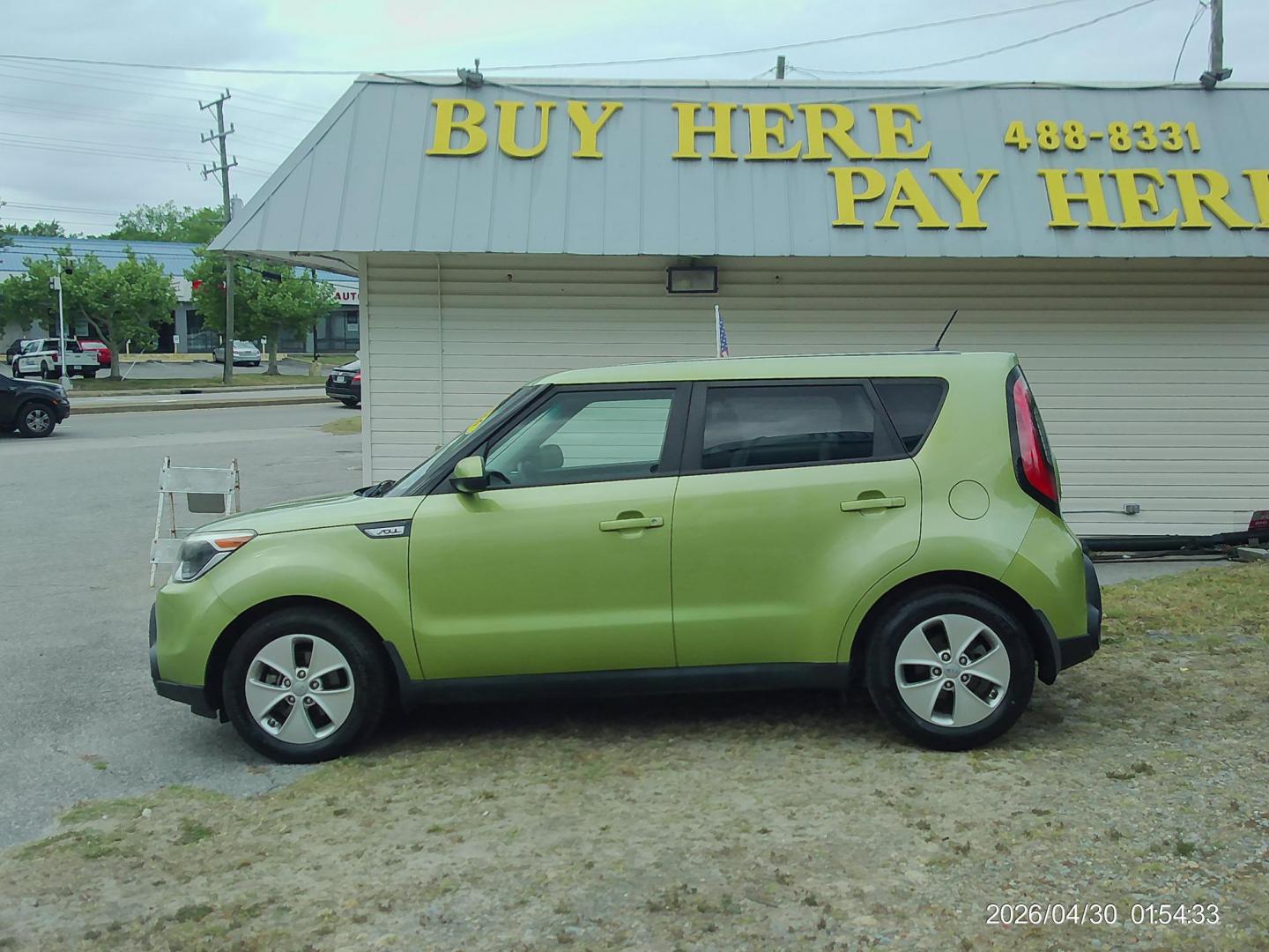 2016 Green Kia Soul Base 6A (KNDJN2A29G7) with an 1.6L L4 DOHC 16V engine, Manual transmission, located at 2553 Airline Blvd, Portsmouth, VA, 23701, (757) 488-8331, 36.813889, -76.357597 - ***VEHICLE TERMS*** Down Payment: $599 Weekly Payment: $105 APR: 23.9% Repayment Terms: 42 Months *** CALL ELIZABETH SMITH - DIRECTOR OF MARKETING @ 757-488-8331 TO SCHEDULE YOUR APPOINTMENT TODAY AND GET PRE-APPROVED RIGHT OVER THE PHONE*** - Photo#0