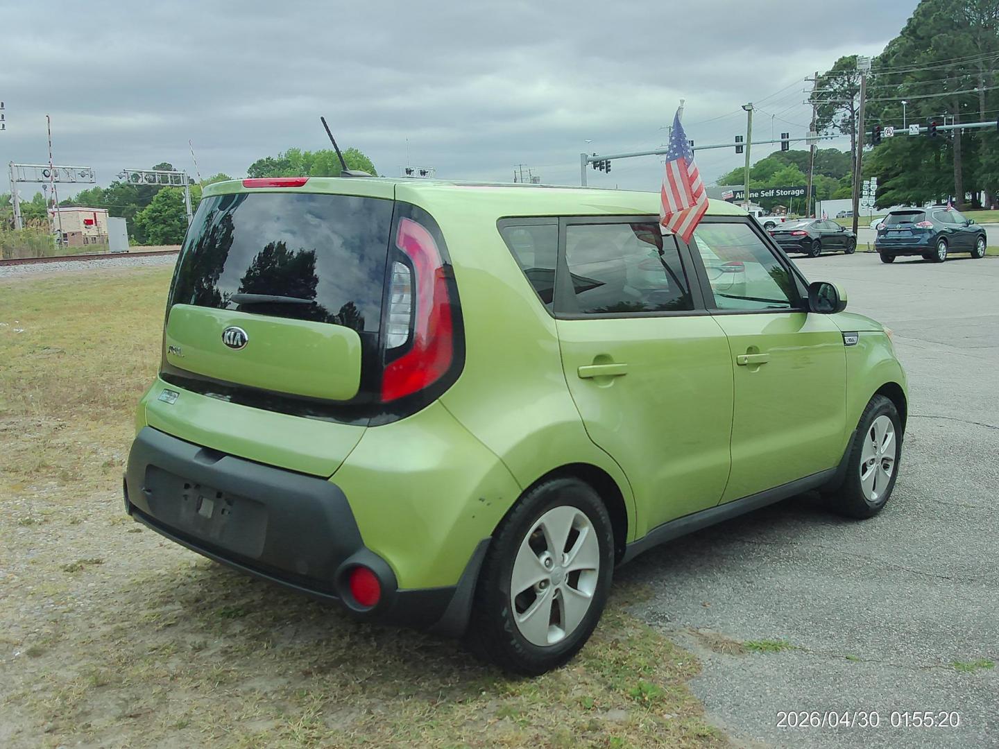 2016 Green Kia Soul Base 6A (KNDJN2A29G7) with an 1.6L L4 DOHC 16V engine, Manual transmission, located at 2553 Airline Blvd, Portsmouth, VA, 23701, (757) 488-8331, 36.813889, -76.357597 - ***VEHICLE TERMS*** Down Payment: $599 Weekly Payment: $105 APR: 23.9% Repayment Terms: 42 Months *** CALL ELIZABETH SMITH - DIRECTOR OF MARKETING @ 757-488-8331 TO SCHEDULE YOUR APPOINTMENT TODAY AND GET PRE-APPROVED RIGHT OVER THE PHONE*** - Photo#5