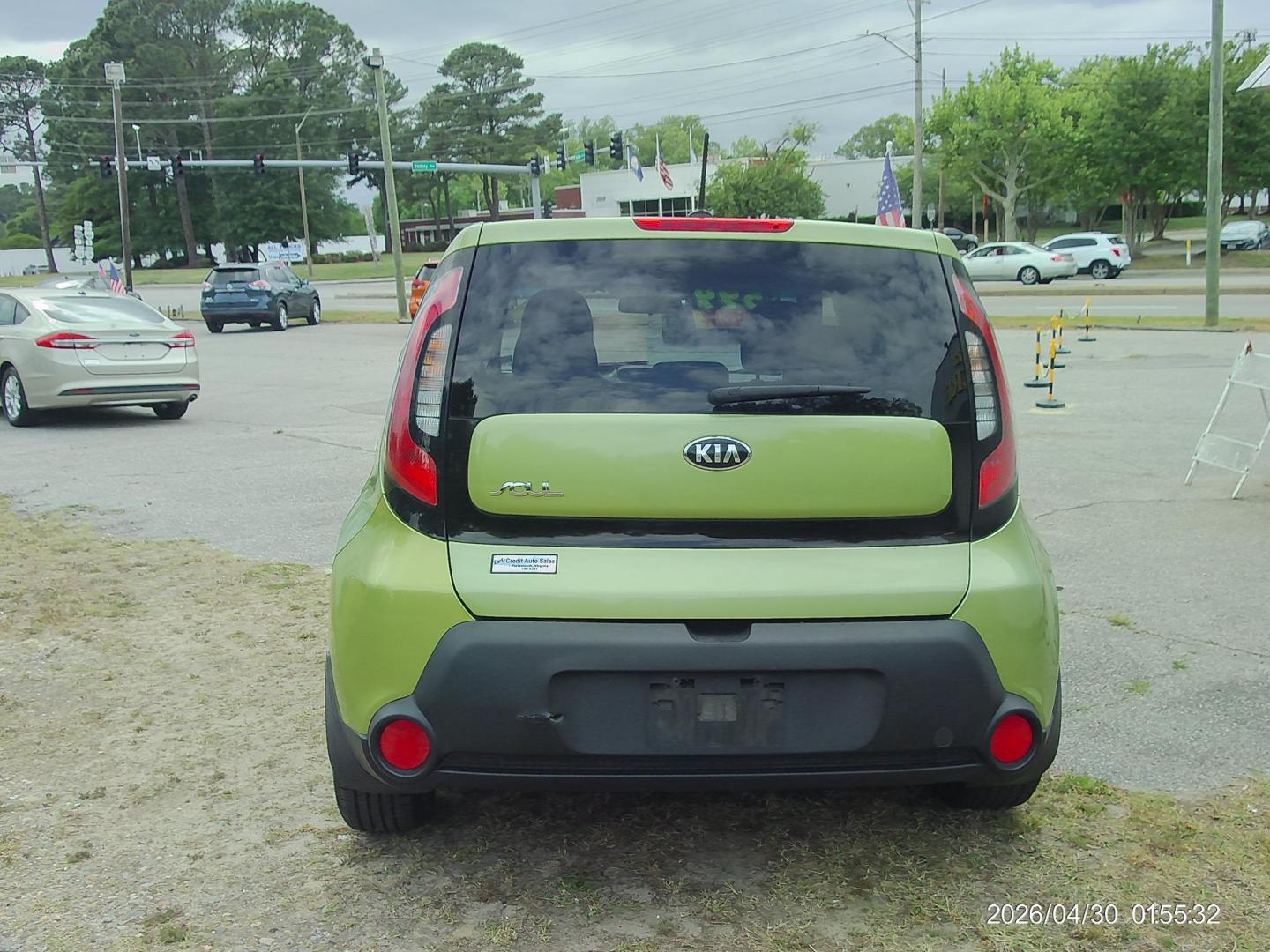 2016 Green Kia Soul Base 6A (KNDJN2A29G7) with an 1.6L L4 DOHC 16V engine, Manual transmission, located at 2553 Airline Blvd, Portsmouth, VA, 23701, (757) 488-8331, 36.813889, -76.357597 - ***VEHICLE TERMS*** Down Payment: $599 Weekly Payment: $105 APR: 23.9% Repayment Terms: 42 Months *** CALL ELIZABETH SMITH - DIRECTOR OF MARKETING @ 757-488-8331 TO SCHEDULE YOUR APPOINTMENT TODAY AND GET PRE-APPROVED RIGHT OVER THE PHONE*** - Photo#6