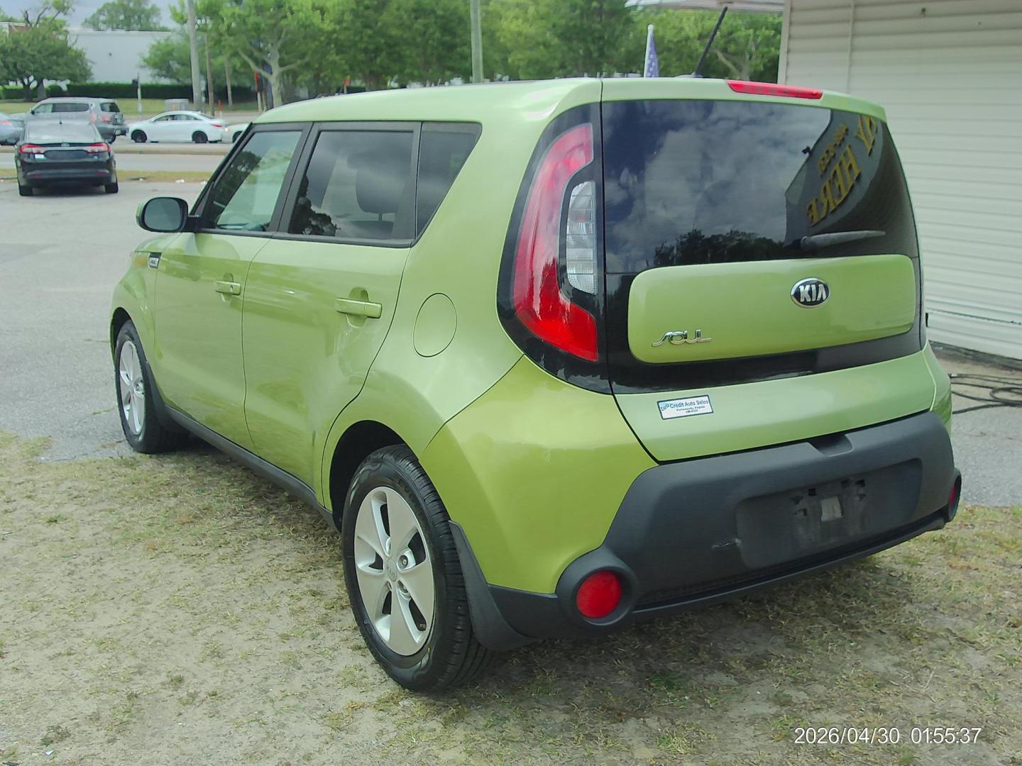 2016 Green Kia Soul Base 6A (KNDJN2A29G7) with an 1.6L L4 DOHC 16V engine, Manual transmission, located at 2553 Airline Blvd, Portsmouth, VA, 23701, (757) 488-8331, 36.813889, -76.357597 - ***VEHICLE TERMS*** Down Payment: $599 Weekly Payment: $105 APR: 23.9% Repayment Terms: 42 Months *** CALL ELIZABETH SMITH - DIRECTOR OF MARKETING @ 757-488-8331 TO SCHEDULE YOUR APPOINTMENT TODAY AND GET PRE-APPROVED RIGHT OVER THE PHONE*** - Photo#7