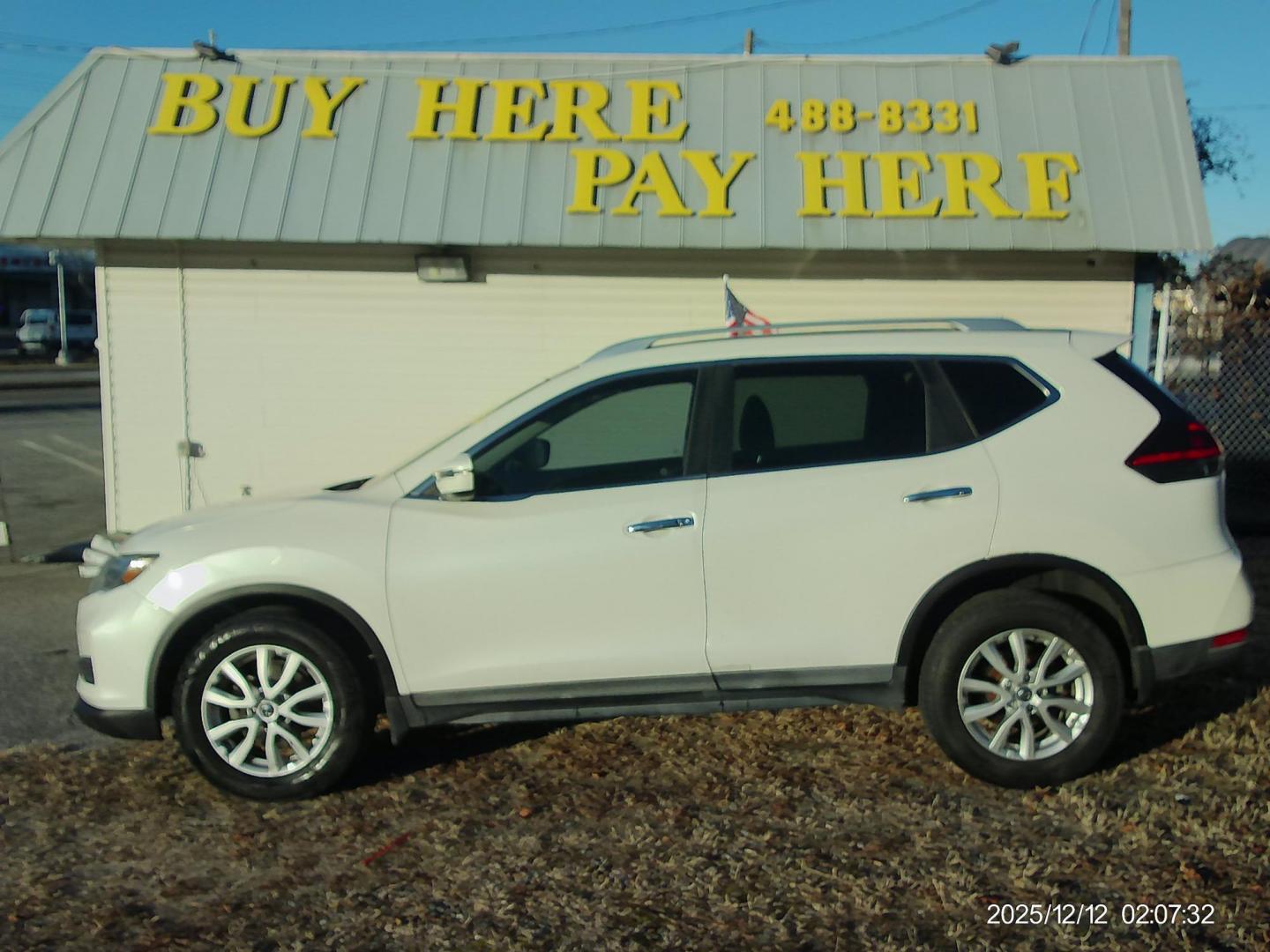 2018 White Nissan Rogue S 2WD (KNMAT2MTXJP) with an 2.5L L4 DOHC 16V engine, CVT transmission, located at 2553 Airline Blvd, Portsmouth, VA, 23701, (757) 488-8331, 36.813889, -76.357597 - ***VEHICLE TERMS*** Down Payment: $999 Weekly Payment: $115 APR: 23.9% Repayment Terms: 42 Months *** CALL ELIZABETH SMITH - DIRECTOR OF MARKETING @ 757-488-8331 TO SCHEDULE YOUR APPOINTMENT TODAY AND GET PRE-APPROVED RIGHT OVER THE PHONE*** - Photo#0