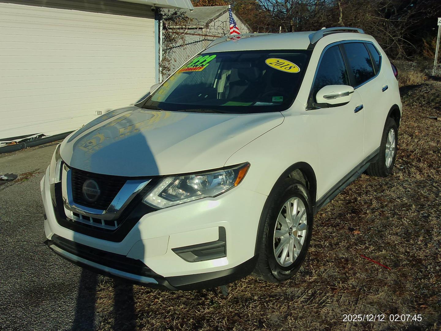 2018 White Nissan Rogue S 2WD (KNMAT2MTXJP) with an 2.5L L4 DOHC 16V engine, CVT transmission, located at 2553 Airline Blvd, Portsmouth, VA, 23701, (757) 488-8331, 36.813889, -76.357597 - ***VEHICLE TERMS*** Down Payment: $999 Weekly Payment: $115 APR: 23.9% Repayment Terms: 42 Months *** CALL ELIZABETH SMITH - DIRECTOR OF MARKETING @ 757-488-8331 TO SCHEDULE YOUR APPOINTMENT TODAY AND GET PRE-APPROVED RIGHT OVER THE PHONE*** - Photo#1