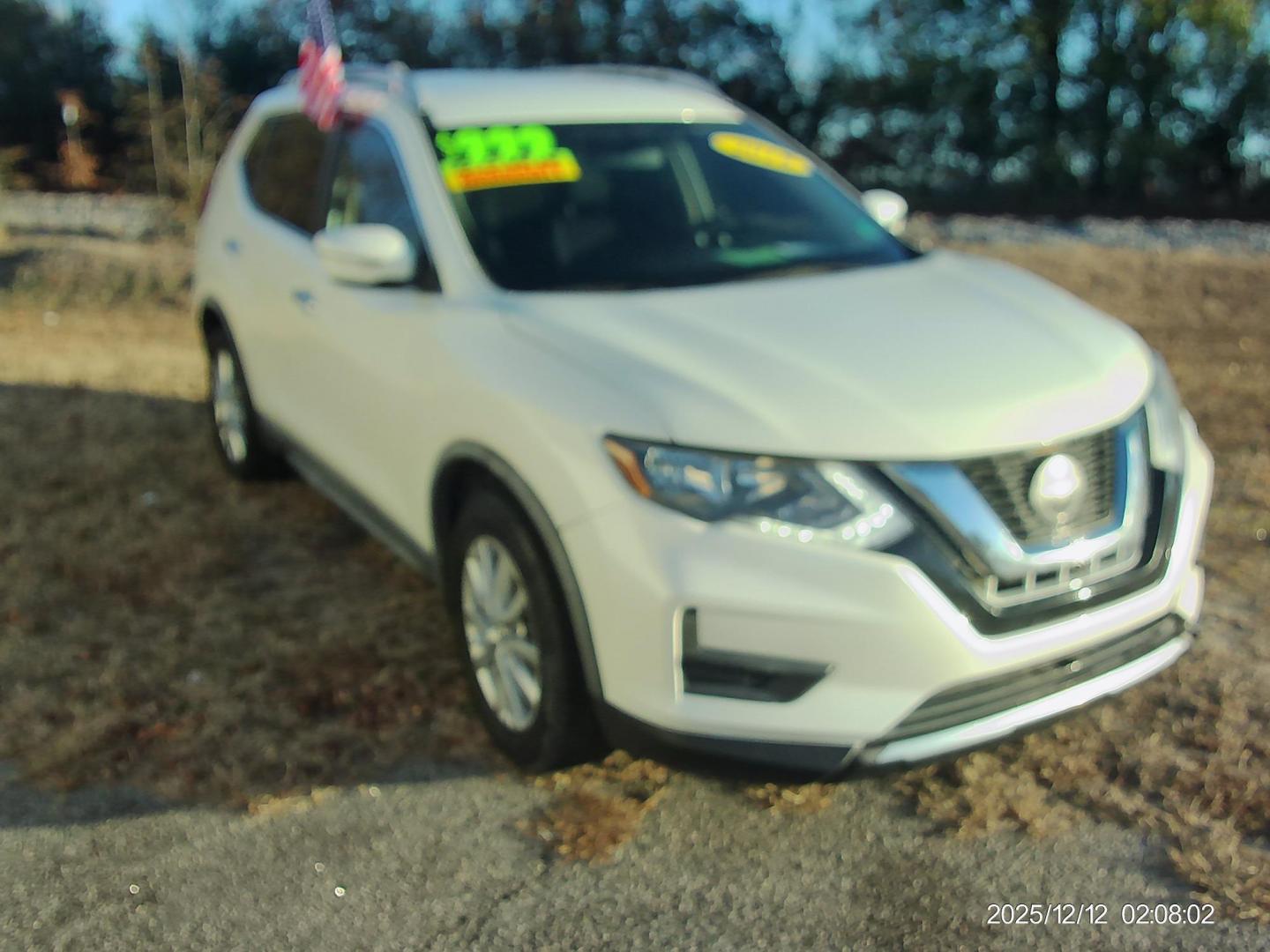 2018 White Nissan Rogue S 2WD (KNMAT2MTXJP) with an 2.5L L4 DOHC 16V engine, CVT transmission, located at 2553 Airline Blvd, Portsmouth, VA, 23701, (757) 488-8331, 36.813889, -76.357597 - ***VEHICLE TERMS*** Down Payment: $999 Weekly Payment: $115 APR: 23.9% Repayment Terms: 42 Months *** CALL ELIZABETH SMITH - DIRECTOR OF MARKETING @ 757-488-8331 TO SCHEDULE YOUR APPOINTMENT TODAY AND GET PRE-APPROVED RIGHT OVER THE PHONE*** - Photo#3