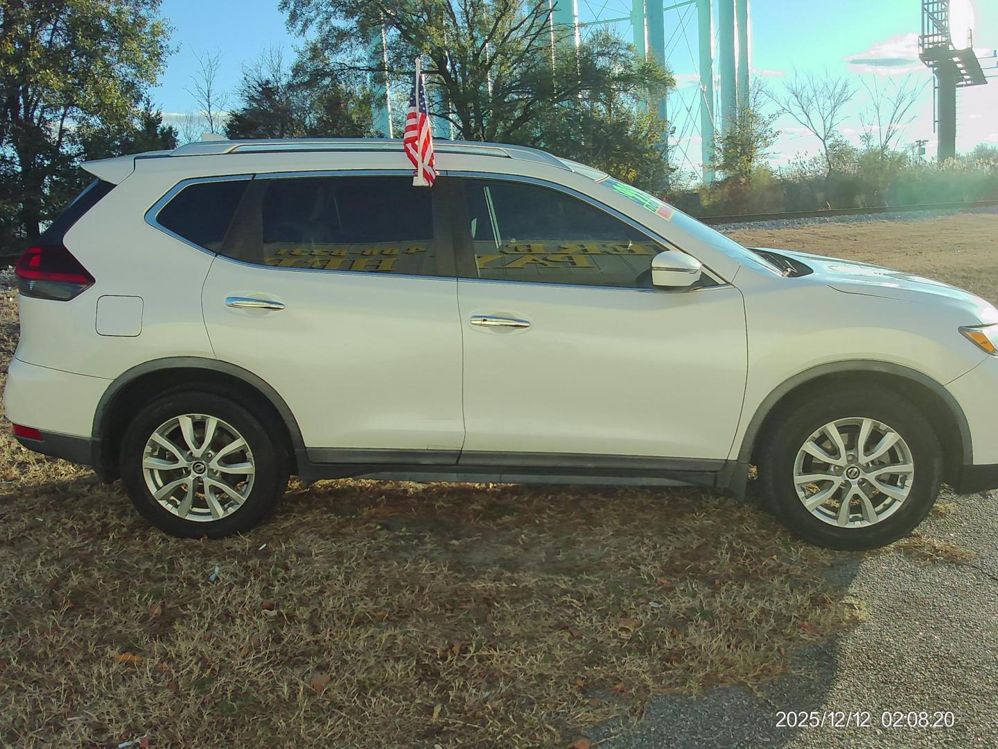 2018 White Nissan Rogue S 2WD (KNMAT2MTXJP) with an 2.5L L4 DOHC 16V engine, CVT transmission, located at 2553 Airline Blvd, Portsmouth, VA, 23701, (757) 488-8331, 36.813889, -76.357597 - ***VEHICLE TERMS*** Down Payment: $999 Weekly Payment: $115 APR: 23.9% Repayment Terms: 42 Months *** CALL ELIZABETH SMITH - DIRECTOR OF MARKETING @ 757-488-8331 TO SCHEDULE YOUR APPOINTMENT TODAY AND GET PRE-APPROVED RIGHT OVER THE PHONE*** - Photo#4