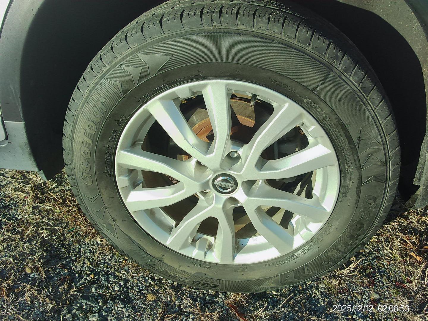 2018 White Nissan Rogue S 2WD (KNMAT2MTXJP) with an 2.5L L4 DOHC 16V engine, CVT transmission, located at 2553 Airline Blvd, Portsmouth, VA, 23701, (757) 488-8331, 36.813889, -76.357597 - ***VEHICLE TERMS*** Down Payment: $999 Weekly Payment: $115 APR: 23.9% Repayment Terms: 42 Months *** CALL ELIZABETH SMITH - DIRECTOR OF MARKETING @ 757-488-8331 TO SCHEDULE YOUR APPOINTMENT TODAY AND GET PRE-APPROVED RIGHT OVER THE PHONE*** - Photo#7