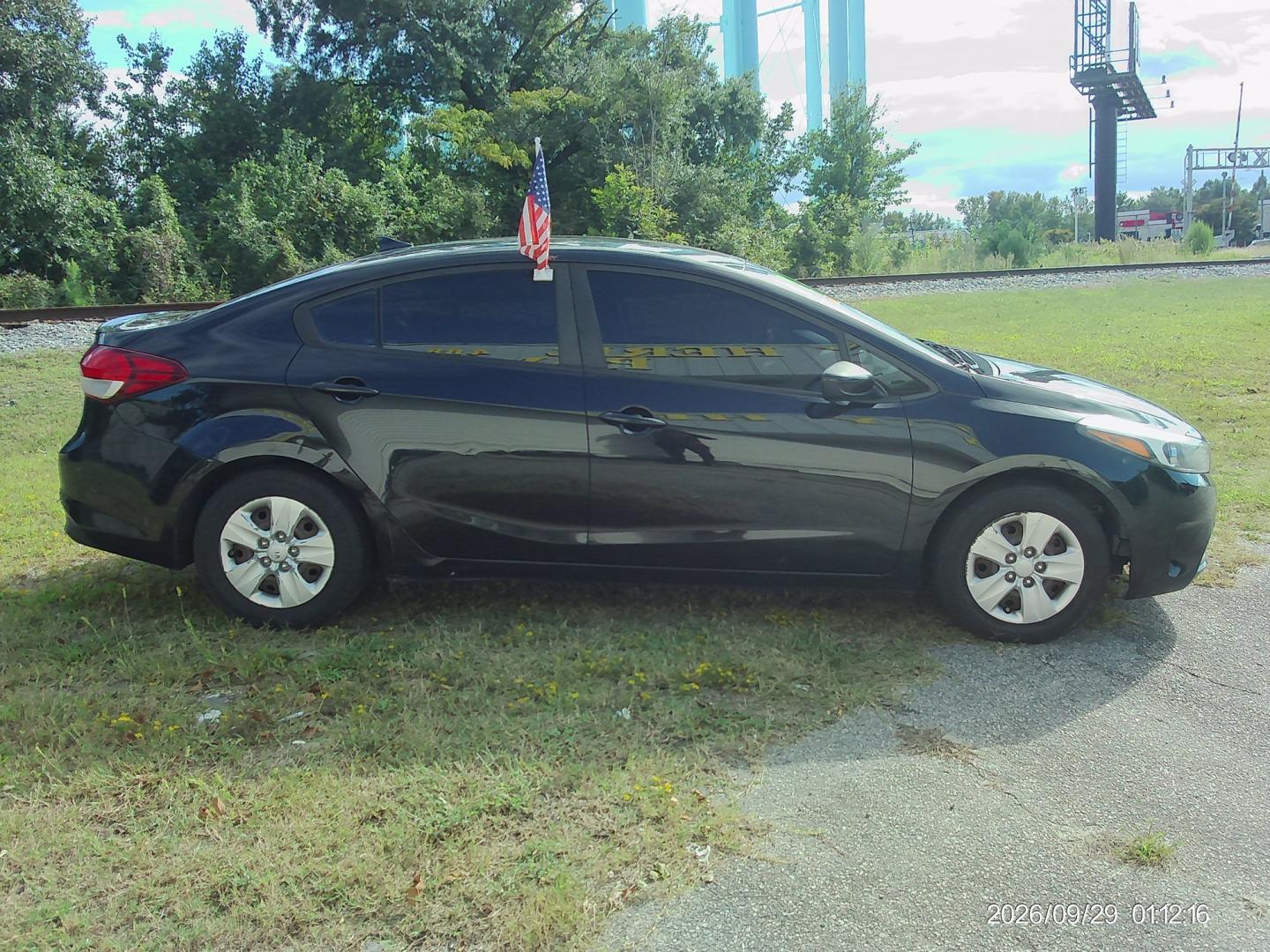 2018 Black Kia Forte LX 6M (3KPFK4A74JE) with an 2.0L L4 DOHC 16V engine, 6M transmission, located at 2553 Airline Blvd, Portsmouth, VA, 23701, (757) 488-8331, 36.813889, -76.357597- Photo#4