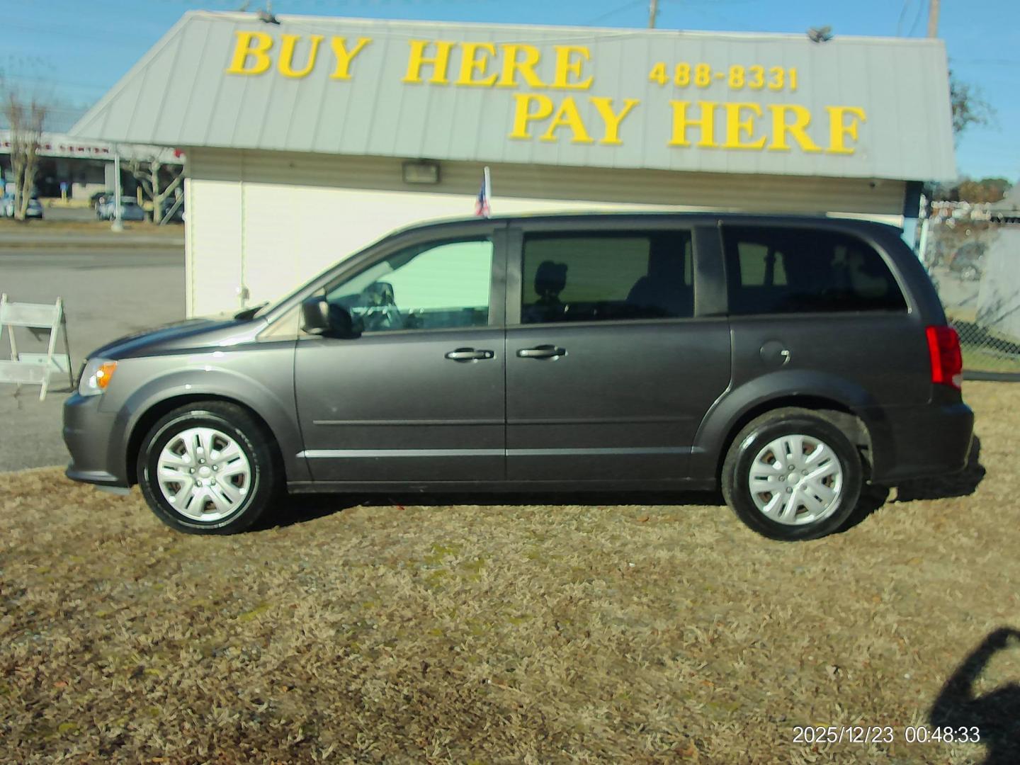 2017 Gray Dodge Grand Caravan SE (2C4RDGBG1HR) with an 3.6L V6 DOHC 24V engine, 6A transmission, located at 2553 Airline Blvd, Portsmouth, VA, 23701, (757) 488-8331, 36.813889, -76.357597 - ***VEHICLE TERMS*** Down Payment: $799 Weekly Payment: $110 APR: 23.9% Repayment Terms: 42 Months *** CALL ELIZABETH SMITH - DIRECTOR OF MARKETING @ 757-488-8331 TO SCHEDULE YOUR APPOINTMENT TODAY AND GET PRE-APPROVED RIGHT OVER THE PHONE*** - Photo#0