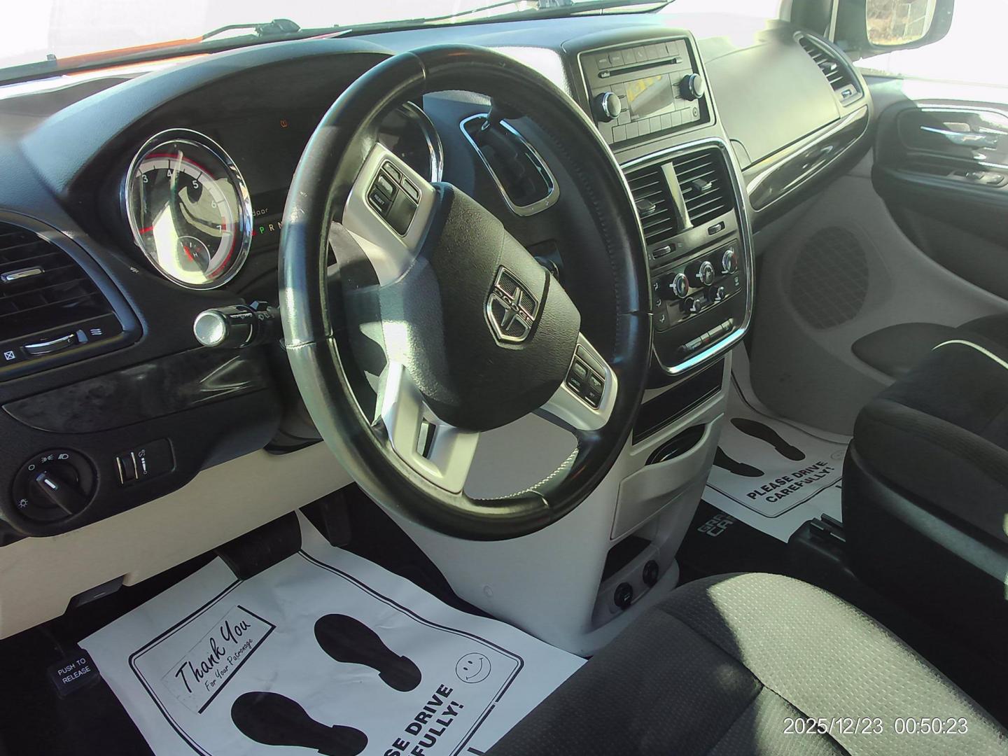 2017 Gray Dodge Grand Caravan SE (2C4RDGBG1HR) with an 3.6L V6 DOHC 24V engine, 6A transmission, located at 2553 Airline Blvd, Portsmouth, VA, 23701, (757) 488-8331, 36.813889, -76.357597 - ***VEHICLE TERMS*** Down Payment: $799 Weekly Payment: $110 APR: 23.9% Repayment Terms: 42 Months *** CALL ELIZABETH SMITH - DIRECTOR OF MARKETING @ 757-488-8331 TO SCHEDULE YOUR APPOINTMENT TODAY AND GET PRE-APPROVED RIGHT OVER THE PHONE*** - Photo#8