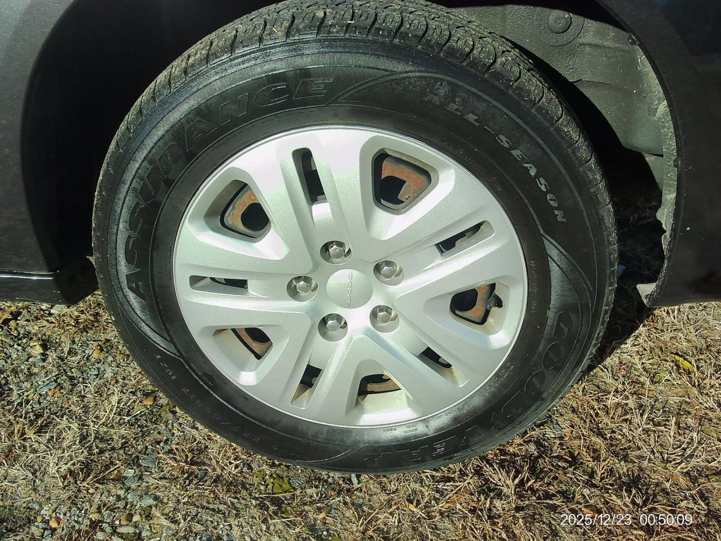 2017 Gray Dodge Grand Caravan SE (2C4RDGBG1HR) with an 3.6L V6 DOHC 24V engine, 6A transmission, located at 2553 Airline Blvd, Portsmouth, VA, 23701, (757) 488-8331, 36.813889, -76.357597 - ***VEHICLE TERMS*** Down Payment: $799 Weekly Payment: $110 APR: 23.9% Repayment Terms: 42 Months *** CALL ELIZABETH SMITH - DIRECTOR OF MARKETING @ 757-488-8331 TO SCHEDULE YOUR APPOINTMENT TODAY AND GET PRE-APPROVED RIGHT OVER THE PHONE*** - Photo#7