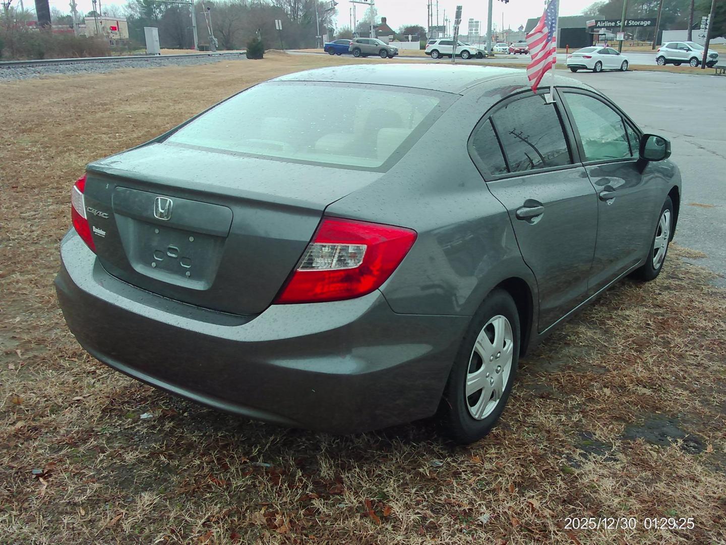 2012 Gray Honda Civic LX Sedan 5-Speed AT (19XFB2F59CE) with an 1.8L L4 SOHC 16V engine, 5-Speed Automatic transmission, located at 2553 Airline Blvd, Portsmouth, VA, 23701, (757) 488-8331, 36.813889, -76.357597 - ***VEHICLE TERMS*** Down Payment: $799 Weekly Payment: $110 APR: 23.9% Repayment Terms: 42 Months *** CALL ELIZABETH SMITH - DIRECTOR OF MARKETING @ 757-488-8331 TO SCHEDULE YOUR APPOINTMENT TODAY AND GET PRE-APPROVED RIGHT OVER THE PHONE*** - Photo#5