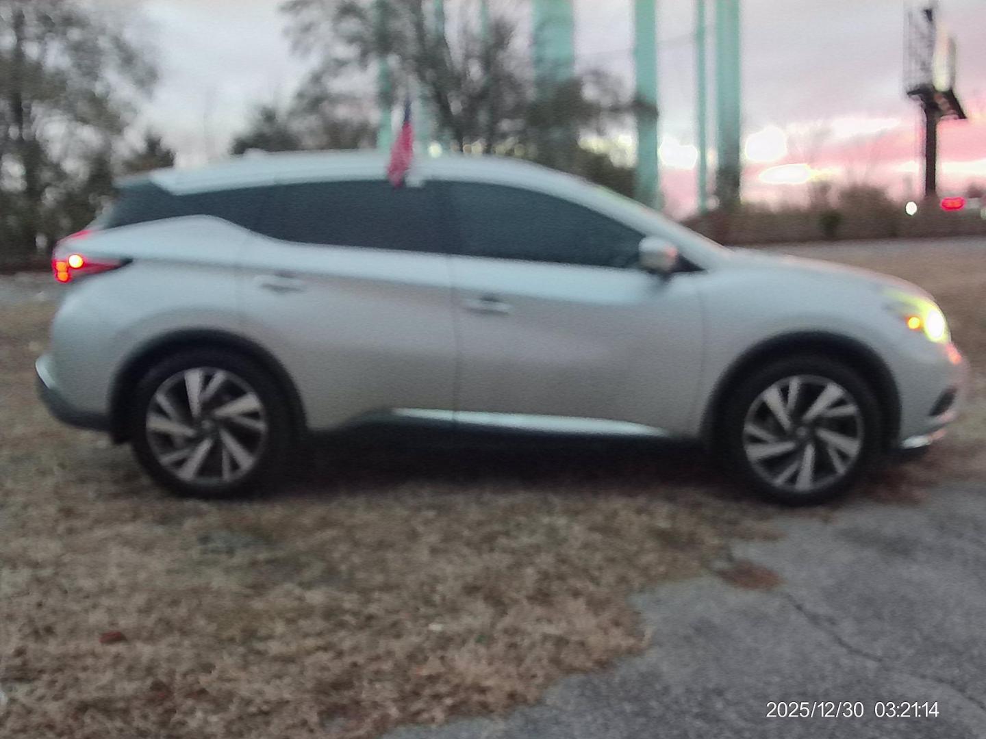 2017 Silver Nissan Murano Platinum AWD (5N1AZ2MH8HN) with an 3.5L V6 DOHC 24V engine, CVT transmission, located at 2553 Airline Blvd, Portsmouth, VA, 23701, (757) 488-8331, 36.813889, -76.357597 - ***VEHICLE TERMS*** Down Payment: $1299 Weekly Payment: $120 APR: 23.9% Repayment Terms: 42 Months *** CALL ELIZABETH SMITH - DIRECTOR OF MARKETING @ 757-488-8331 TO SCHEDULE YOUR APPOINTMENT TODAY AND GET PRE-APPROVED RIGHT OVER THE PHONE*** - Photo#4