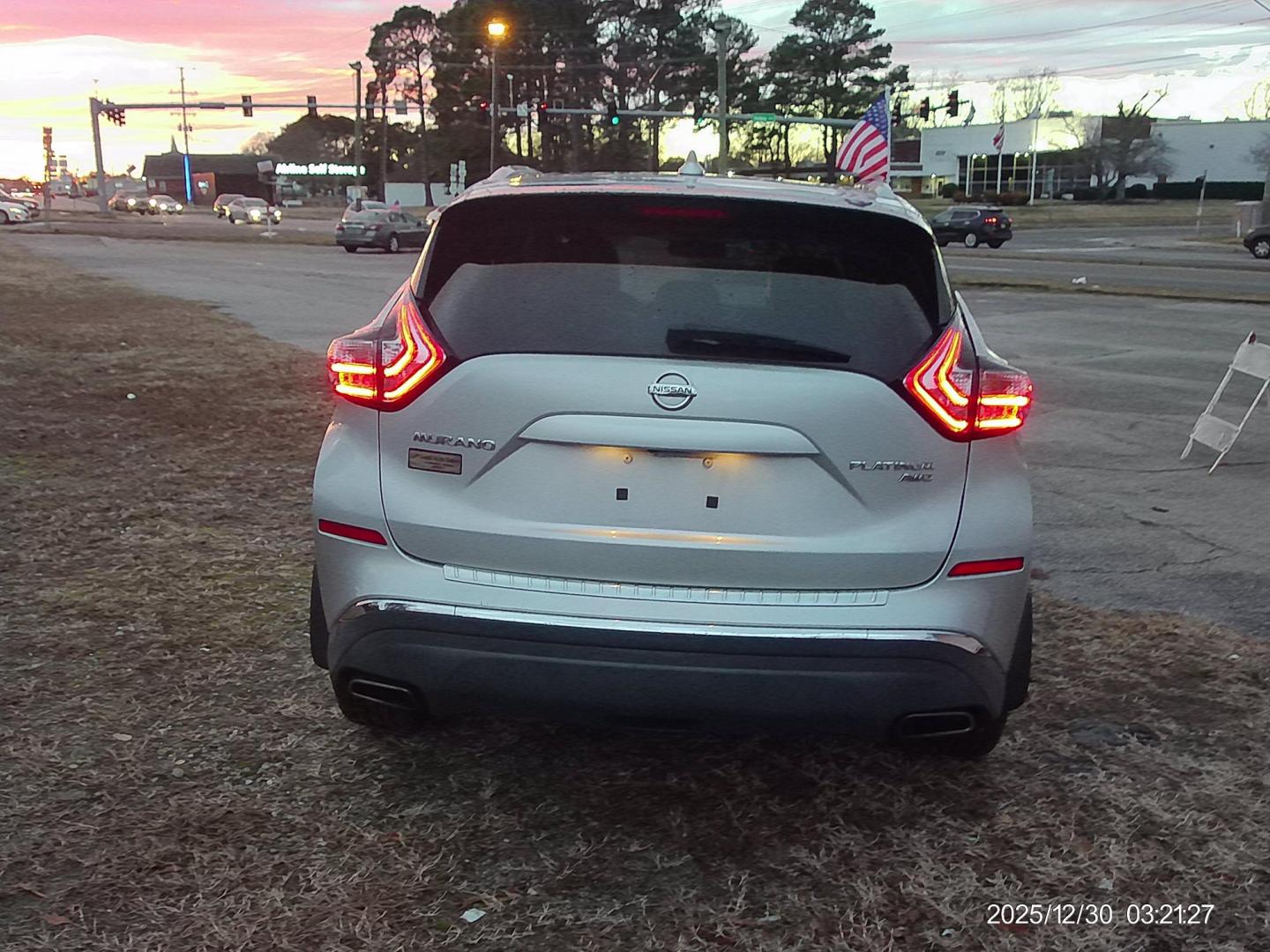 2017 Silver Nissan Murano Platinum AWD (5N1AZ2MH8HN) with an 3.5L V6 DOHC 24V engine, CVT transmission, located at 2553 Airline Blvd, Portsmouth, VA, 23701, (757) 488-8331, 36.813889, -76.357597 - ***VEHICLE TERMS*** Down Payment: $1299 Weekly Payment: $120 APR: 23.9% Repayment Terms: 42 Months *** CALL ELIZABETH SMITH - DIRECTOR OF MARKETING @ 757-488-8331 TO SCHEDULE YOUR APPOINTMENT TODAY AND GET PRE-APPROVED RIGHT OVER THE PHONE*** - Photo#6