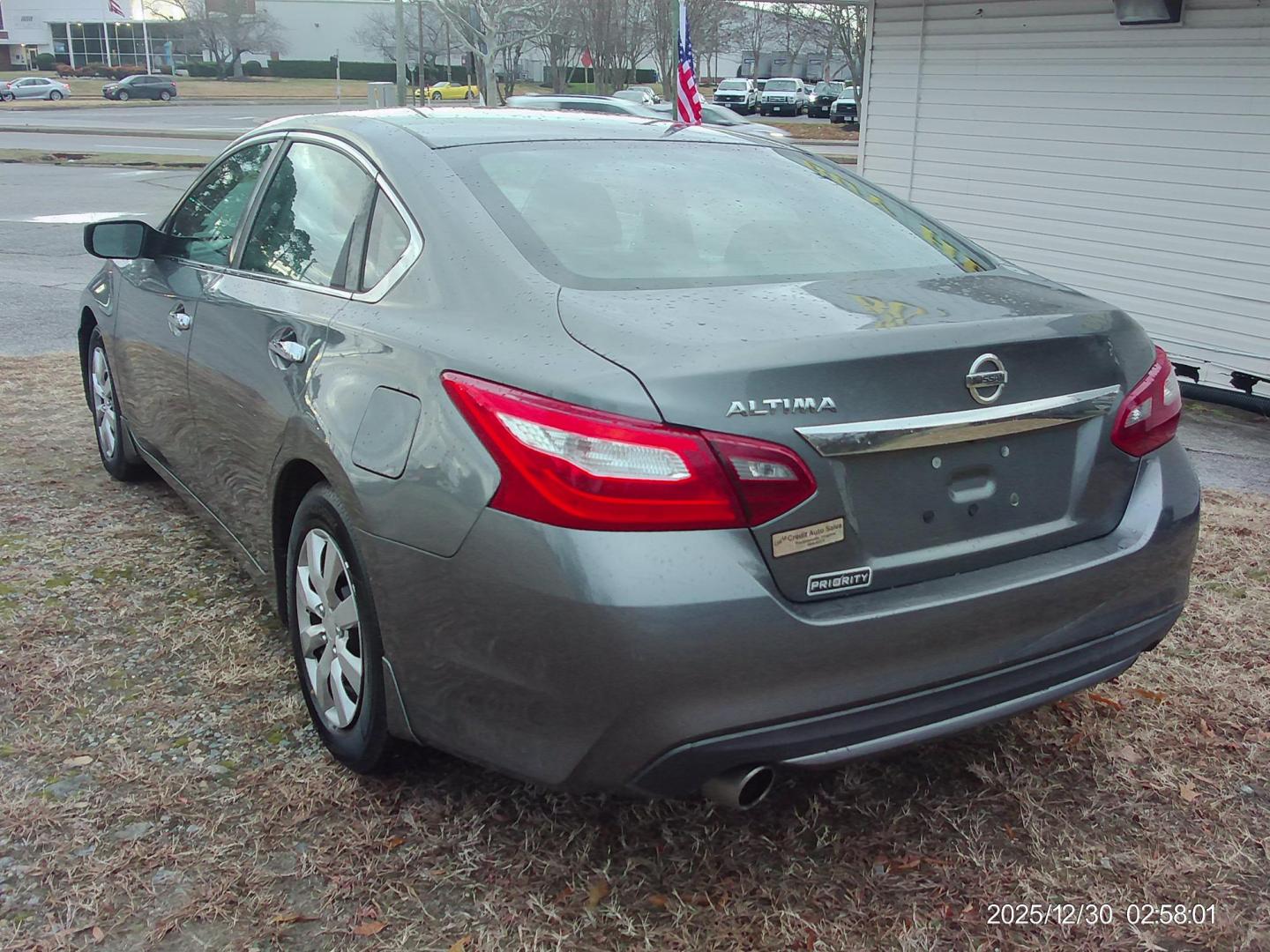 2018 Gray Nissan Altima 2.5 (1N4AL3AP8JC) with an 2.5L L4 DOHC 16V engine, CVT transmission, located at 2553 Airline Blvd, Portsmouth, VA, 23701, (757) 488-8331, 36.813889, -76.357597 - ***VEHICLE TERMS*** Down Payment: $999 Weekly Payment: $115 APR: 23.9% Repayment Terms: 42 Months *** CALL ELIZABETH SMITH - DIRECTOR OF MARKETING @ 757-488-8331 TO SCHEDULE YOUR APPOINTMENT TODAY AND GET PRE-APPROVED RIGHT OVER THE PHONE*** - Photo#7