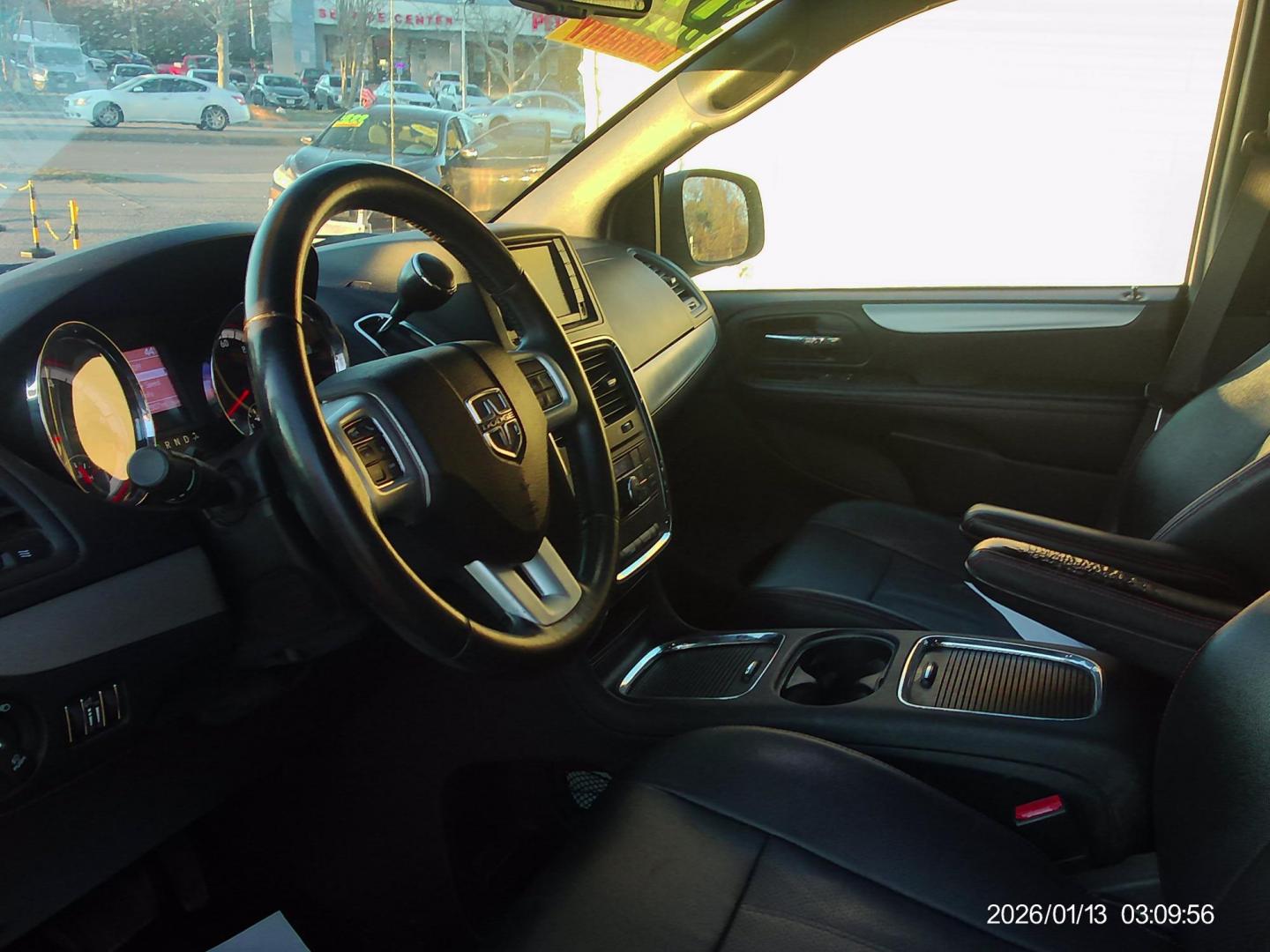 2017 Dodge Grand Caravan GT (2C4RDGEG4HR) with an 3.6L V6 DOHC 24V engine, 6A transmission, located at 2553 Airline Blvd, Portsmouth, VA, 23701, (757) 488-8331, 36.813889, -76.357597 - Photo#9