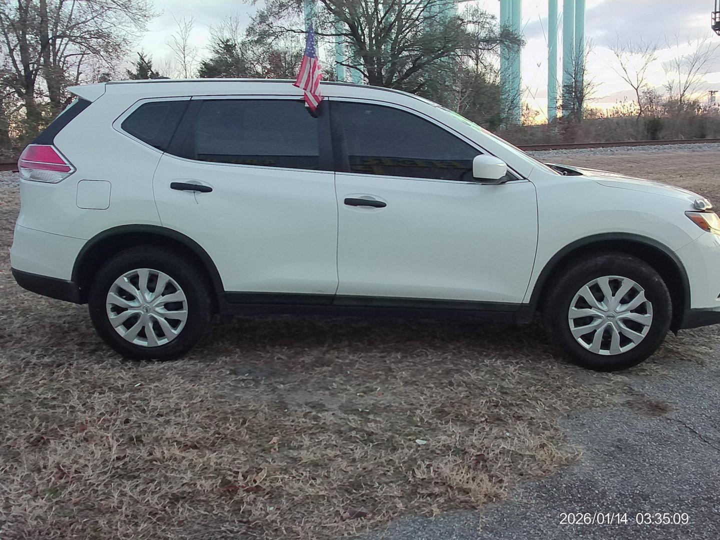 2016 White Nissan Rogue S AWD (5N1AT2MV9GC) with an 2.5L L4 DOHC 16V engine, CVT transmission, located at 2553 Airline Blvd, Portsmouth, VA, 23701, (757) 488-8331, 36.813889, -76.357597 - ***VEHICLE TERMS*** Down Payment: $999 Weekly Payment: $110 APR: 23.9% Repayment Terms: 42 Months *** CALL ELIZABETH SMITH - DIRECTOR OF MARKETING @ 757-488-8331 TO SCHEDULE YOUR APPOINTMENT TODAY AND GET PRE-APPROVED RIGHT OVER THE PHONE*** - Photo#4