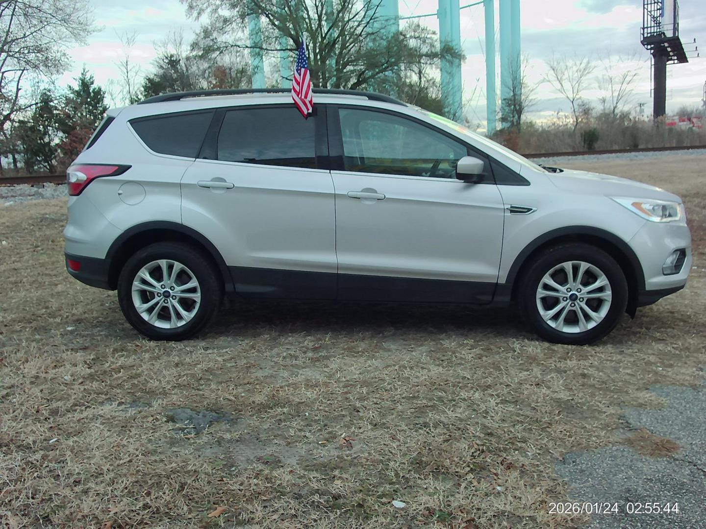2018 Silver Ford Escape SEL 4WD (1FMCU9HD3JU) with an 1.5L L4 DOHC 16V engine, 6A transmission, located at 2553 Airline Blvd, Portsmouth, VA, 23701, (757) 488-8331, 36.813889, -76.357597 - Photo#4
