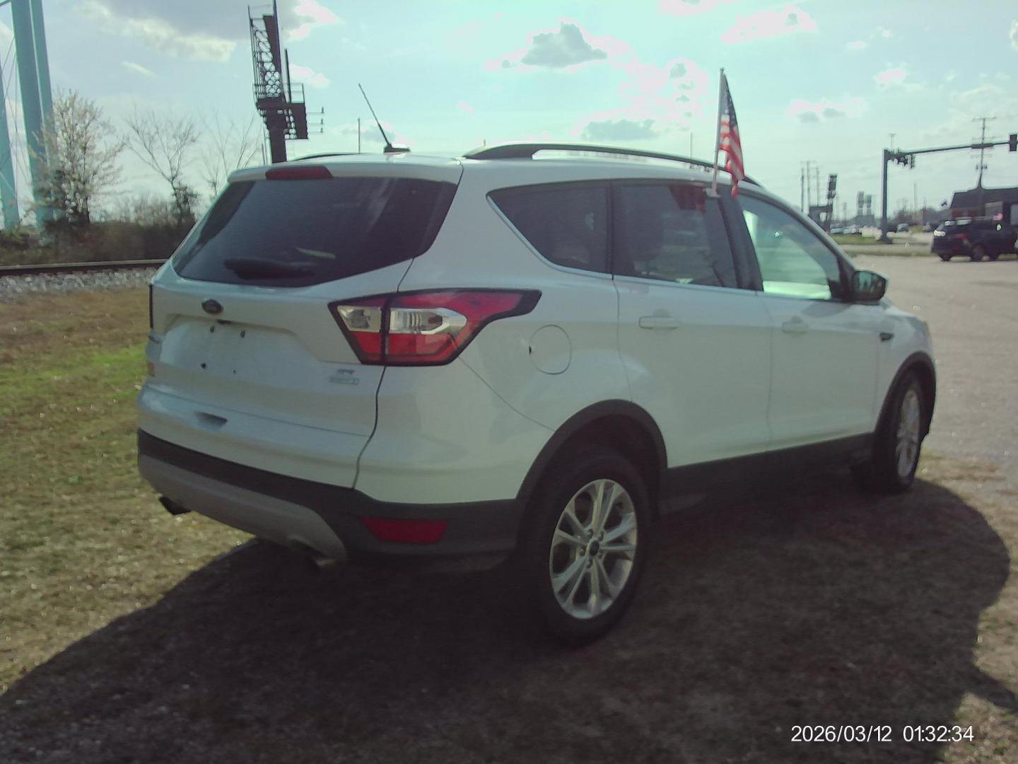 2018 White Ford Escape SE FWD (1FMCU0GD8JU) with an 1.5L L4 DOHC 16V engine, 6A transmission, located at 2553 Airline Blvd, Portsmouth, VA, 23701, (757) 488-8331, 36.813889, -76.357597 - ***VEHICLE TERMS*** Down Payment: $999 Weekly Payment: $120 APR: 23.9% Repayment Terms: 42 Months *** CALL ELIZABETH SMITH - DIRECTOR OF MARKETING @ 757-488-8331 TO SCHEDULE YOUR APPOINTMENT TODAY AND GET PRE-APPROVED RIGHT OVER THE PHONE*** - Photo#5