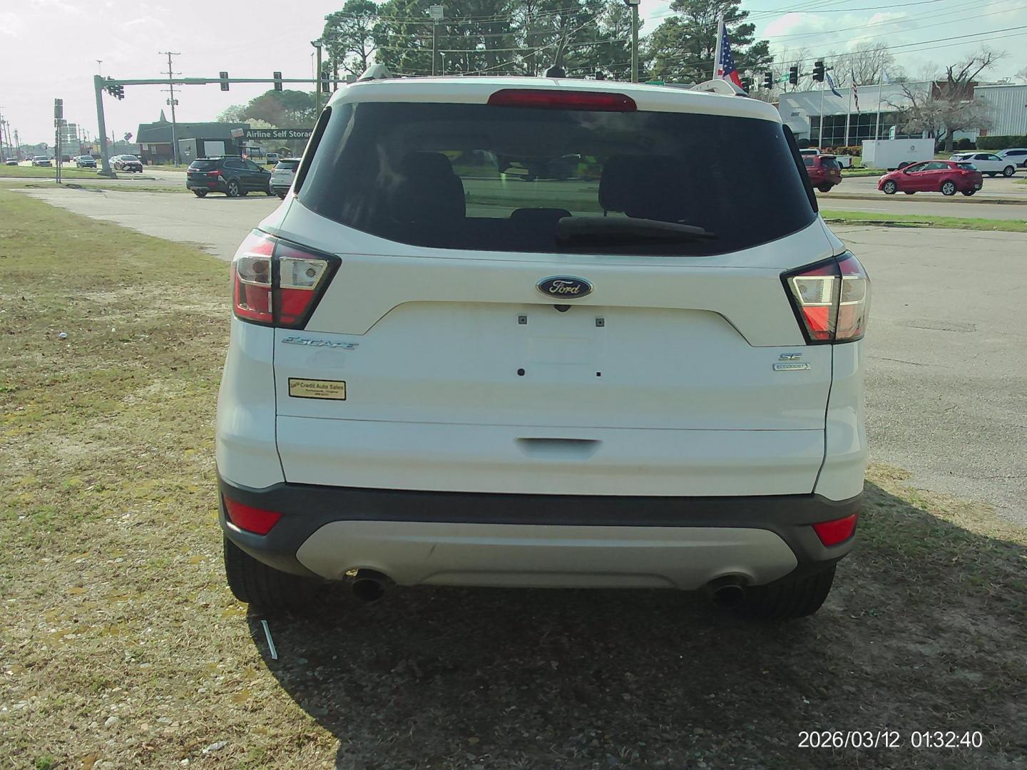 2018 White Ford Escape SE FWD (1FMCU0GD8JU) with an 1.5L L4 DOHC 16V engine, 6A transmission, located at 2553 Airline Blvd, Portsmouth, VA, 23701, (757) 488-8331, 36.813889, -76.357597 - ***VEHICLE TERMS*** Down Payment: $999 Weekly Payment: $120 APR: 23.9% Repayment Terms: 42 Months *** CALL ELIZABETH SMITH - DIRECTOR OF MARKETING @ 757-488-8331 TO SCHEDULE YOUR APPOINTMENT TODAY AND GET PRE-APPROVED RIGHT OVER THE PHONE*** - Photo#6