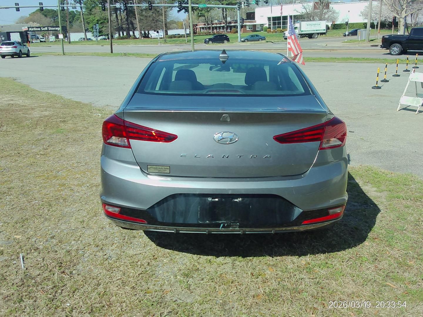 2020 Gray Hyundai Elantra Limited (5NPD84LF4LH) with an 1.8L L4 DOHC 16V engine, 6A transmission, located at 2553 Airline Blvd, Portsmouth, VA, 23701, (757) 488-8331, 36.813889, -76.357597 - ***VEHICLE TERMS*** Down Payment: $1499 Weekly Payment: $120 APR: 23.9% Repayment Terms: 42 Months *** CALL ELIZABETH SMITH - DIRECTOR OF MARKETING @ 757-488-8331 TO SCHEDULE YOUR APPOINTMENT TODAY AND GET PRE-APPROVED RIGHT OVER THE PHONE*** - Photo#6