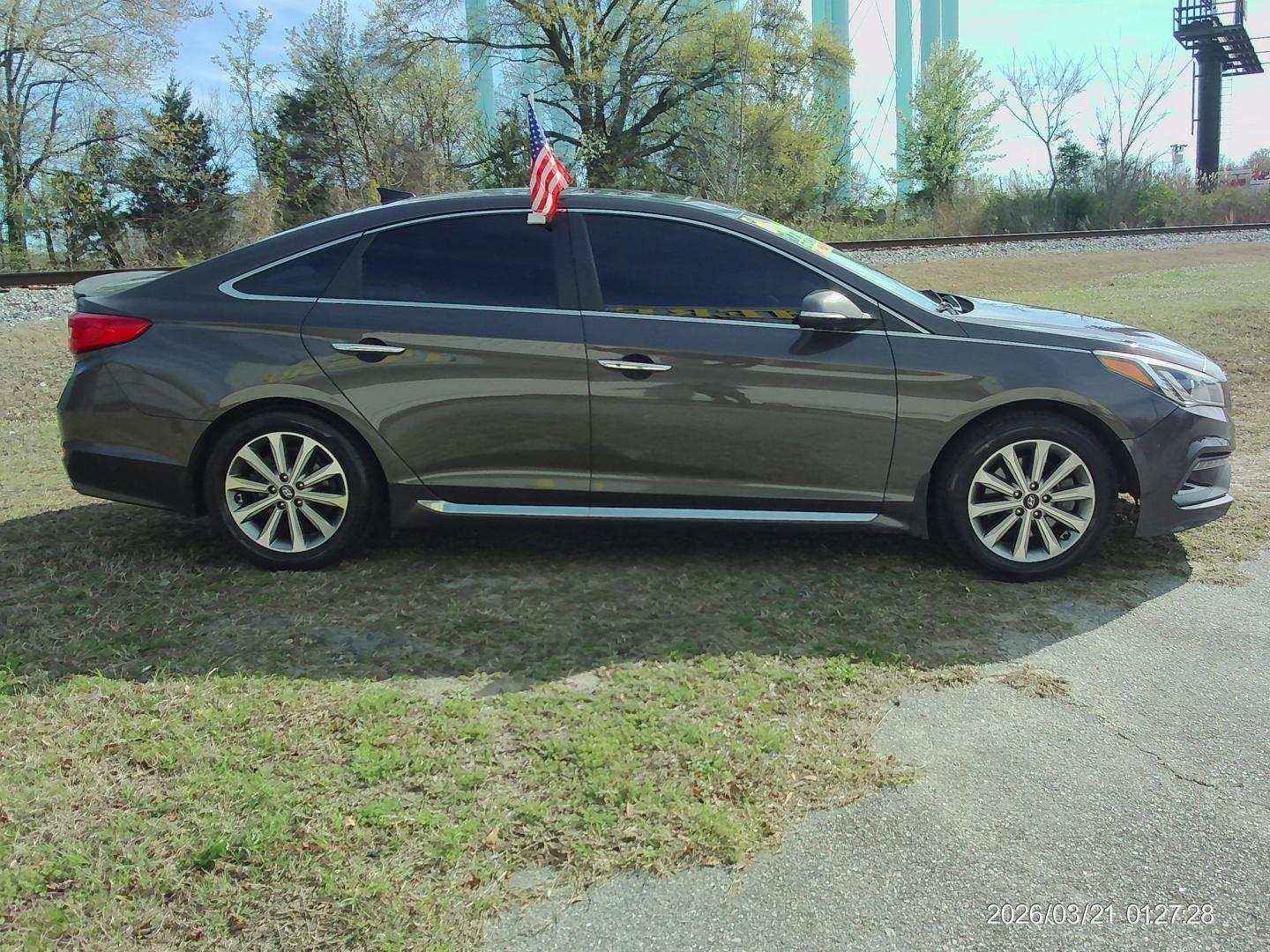 2017 Brown Hyundai Sonata Sport (5NPE34AF7HH) with an 2.4L L4 DOHC 16V engine, 6A transmission, located at 2553 Airline Blvd, Portsmouth, VA, 23701, (757) 488-8331, 36.813889, -76.357597 - ***VEHICLE TERMS*** Down Payment: $999 Weekly Payment: $120 APR: 23.9% Repayment Terms: 42 Months *** CALL ELIZABETH SMITH - DIRECTOR OF MARKETING @ 757-488-8331 TO SCHEDULE YOUR APPOINTMENT TODAY AND GET PRE-APPROVED RIGHT OVER THE PHONE*** - Photo#4