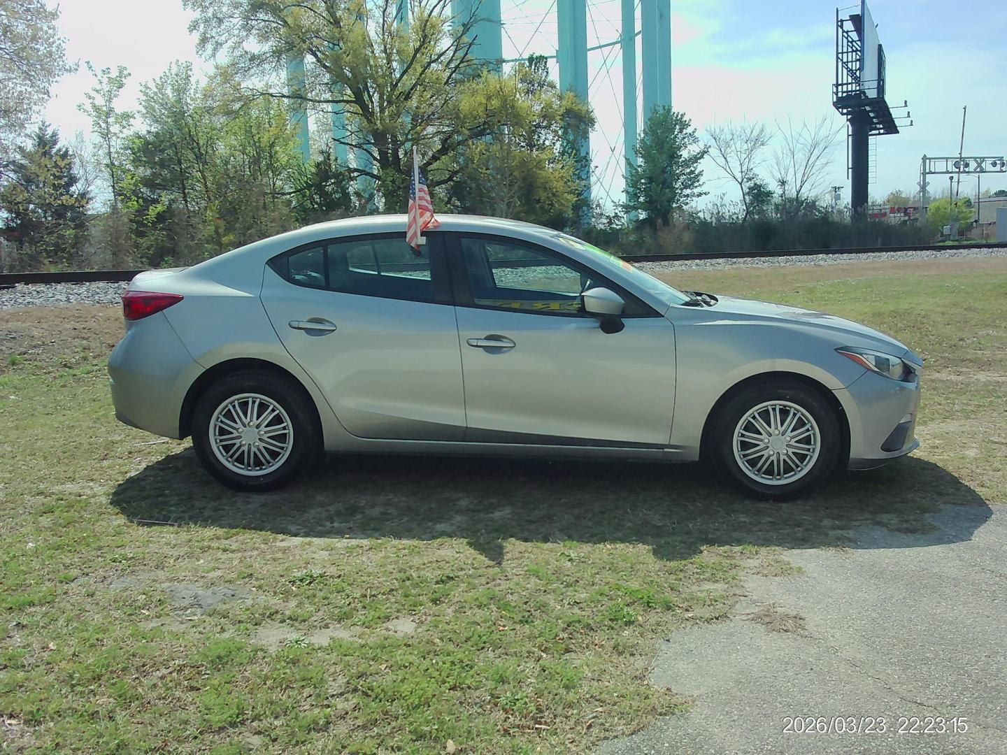 2016 Silver Mazda MAZDA3 i Sport AT 4-Door (3MZBM1T74GM) with an 2.0L L4 DOHC 16V engine, 6A transmission, located at 2553 Airline Blvd, Portsmouth, VA, 23701, (757) 488-8331, 36.813889, -76.357597 - ***VEHICLE TERMS*** Down Payment: $999 Weekly Payment: $115 APR: 23.9% Repayment Terms: 42 Months *** CALL ELIZABETH SMITH - DIRECTOR OF MARKETING @ 757-488-8331 TO SCHEDULE YOUR APPOINTMENT TODAY AND GET PRE-APPROVED RIGHT OVER THE PHONE*** - Photo#4