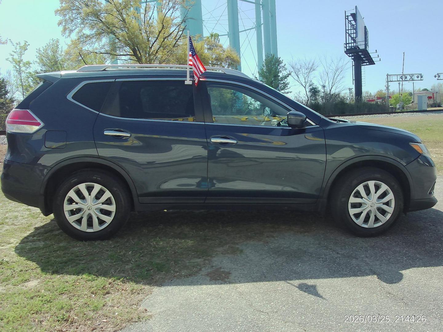 2016 Blue Nissan Rogue SV AWD (KNMAT2MV6GP) with an 2.5L L4 DOHC 16V engine, CVT transmission, located at 2553 Airline Blvd, Portsmouth, VA, 23701, (757) 488-8331, 36.813889, -76.357597 - ***VEHICLE TERMS*** Down Payment: $999 Weekly Payment: $110 APR: 23.9% Repayment Terms: 42 Months *** CALL ELIZABETH SMITH - DIRECTOR OF MARKETING @ 757-488-8331 TO SCHEDULE YOUR APPOINTMENT TODAY AND GET PRE-APPROVED RIGHT OVER THE PHONE*** - Photo#6
