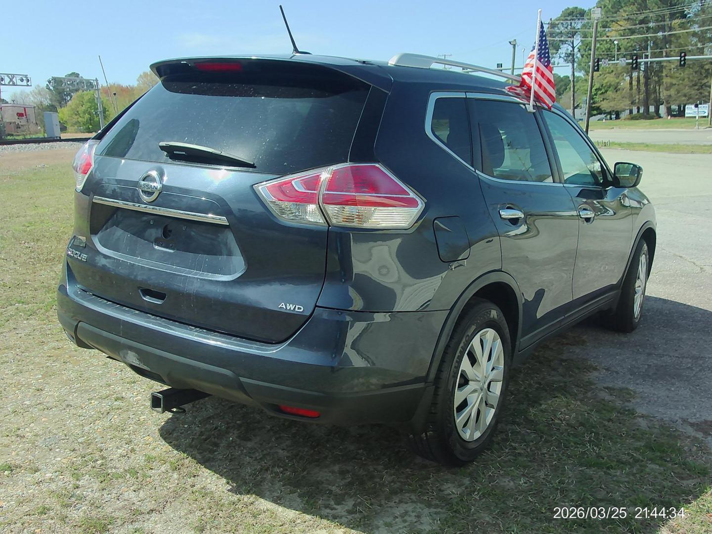 2016 Blue Nissan Rogue SV AWD (KNMAT2MV6GP) with an 2.5L L4 DOHC 16V engine, CVT transmission, located at 2553 Airline Blvd, Portsmouth, VA, 23701, (757) 488-8331, 36.813889, -76.357597 - ***VEHICLE TERMS*** Down Payment: $999 Weekly Payment: $110 APR: 23.9% Repayment Terms: 42 Months *** CALL ELIZABETH SMITH - DIRECTOR OF MARKETING @ 757-488-8331 TO SCHEDULE YOUR APPOINTMENT TODAY AND GET PRE-APPROVED RIGHT OVER THE PHONE*** - Photo#7