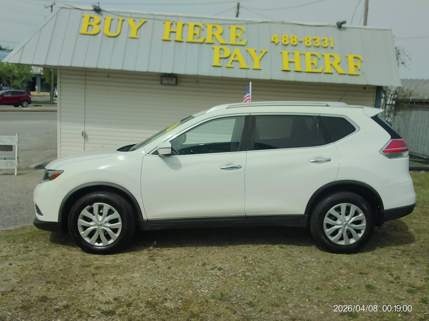 2016 White Nissan Rogue S 2WD (JN8AT2MT3GW) with an 2.5L L4 DOHC 16V engine, CVT transmission, located at 2553 Airline Blvd, Portsmouth, VA, 23701, (757) 488-8331, 36.813889, -76.357597 - ***VEHICLE TERMS*** Down Payment: $799 Weekly Payment: $110 APR: 23.9% Repayment Terms: 42 Months *** CALL ELIZABETH SMITH - DIRECTOR OF MARKETING @ 757-488-8331 TO SCHEDULE YOUR APPOINTMENT TODAY AND GET PRE-APPROVED RIGHT OVER THE PHONE*** - Photo#0
