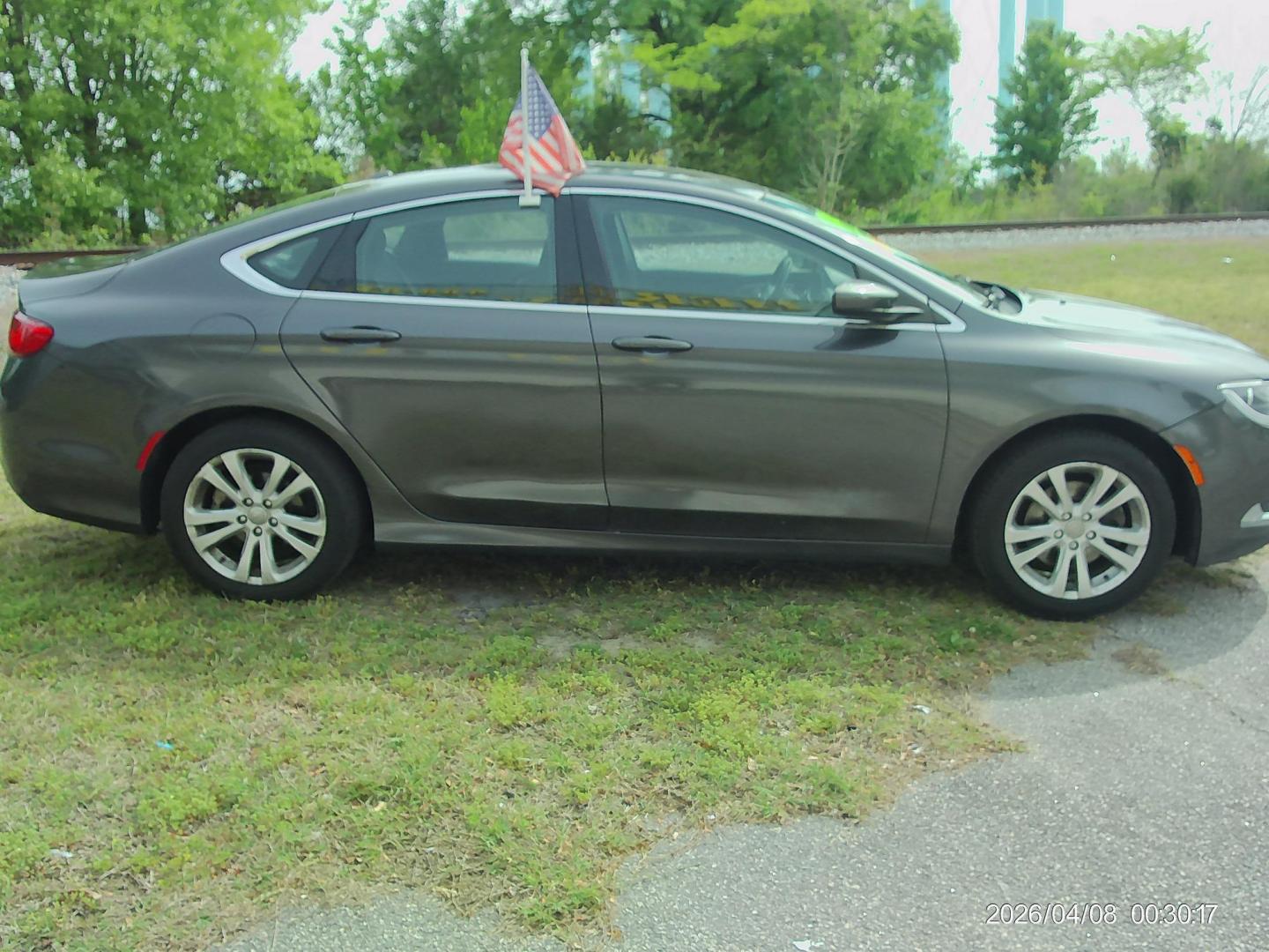 2016 Gray Chrysler 200 Limited (1C3CCCAB0GN) with an 2.4L L4 DOHC 16V engine, 9A transmission, located at 2553 Airline Blvd, Portsmouth, VA, 23701, (757) 488-8331, 36.813889, -76.357597 - ***VEHICLE TERMS*** Down Payment: $999 Weekly Payment: $115 APR: 23.9% Repayment Terms: 42 Months *** CALL ELIZABETH SMITH - DIRECTOR OF MARKETING @ 757-488-8331 TO SCHEDULE YOUR APPOINTMENT TODAY AND GET PRE-APPROVED RIGHT OVER THE PHONE*** - Photo#6