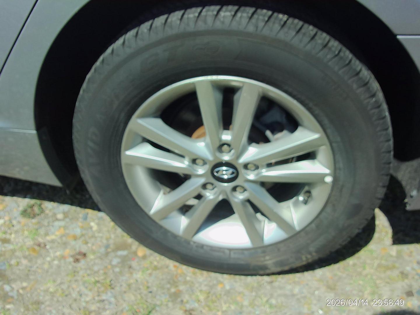 2017 Silver Hyundai Sonata SE (5NPE24AF4HH) with an 2.4L L4 DOHC 16V engine, 7A transmission, located at 2553 Airline Blvd, Portsmouth, VA, 23701, (757) 488-8331, 36.813889, -76.357597 - ***VEHICLE TERMS*** Down Payment: $799 Weekly Payment: $100 APR: 23.9% Repayment Terms: 42 Months *** CALL ELIZABETH SMITH - DIRECTOR OF MARKETING @ 757-488-8331 TO SCHEDULE YOUR APPOINTMENT TODAY AND GET PRE-APPROVED RIGHT OVER THE PHONE*** - Photo#8